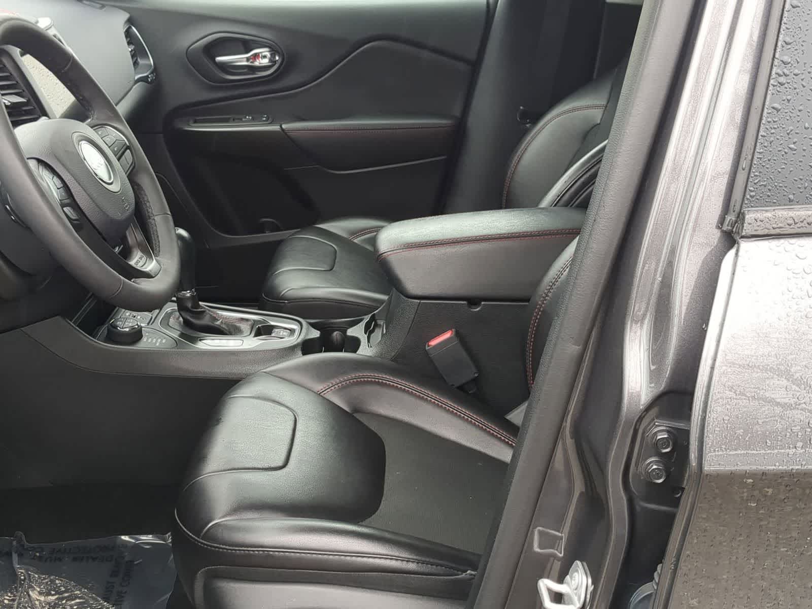 Thumbnail: 2022 Jeep Cherokee - 16