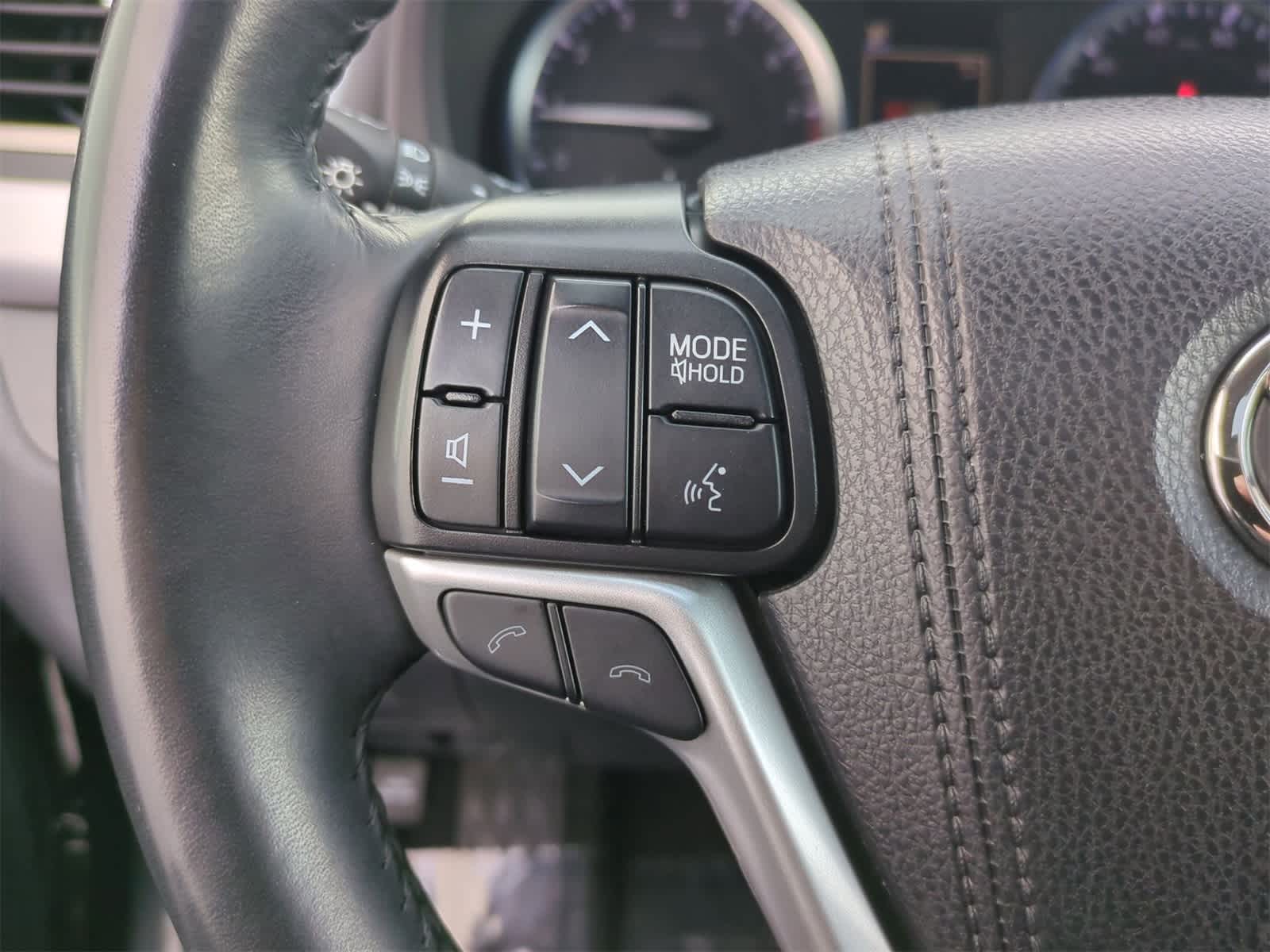 Thumbnail: 2019 Toyota Highlander - 24