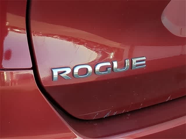 2015 Nissan Rogue SL 13