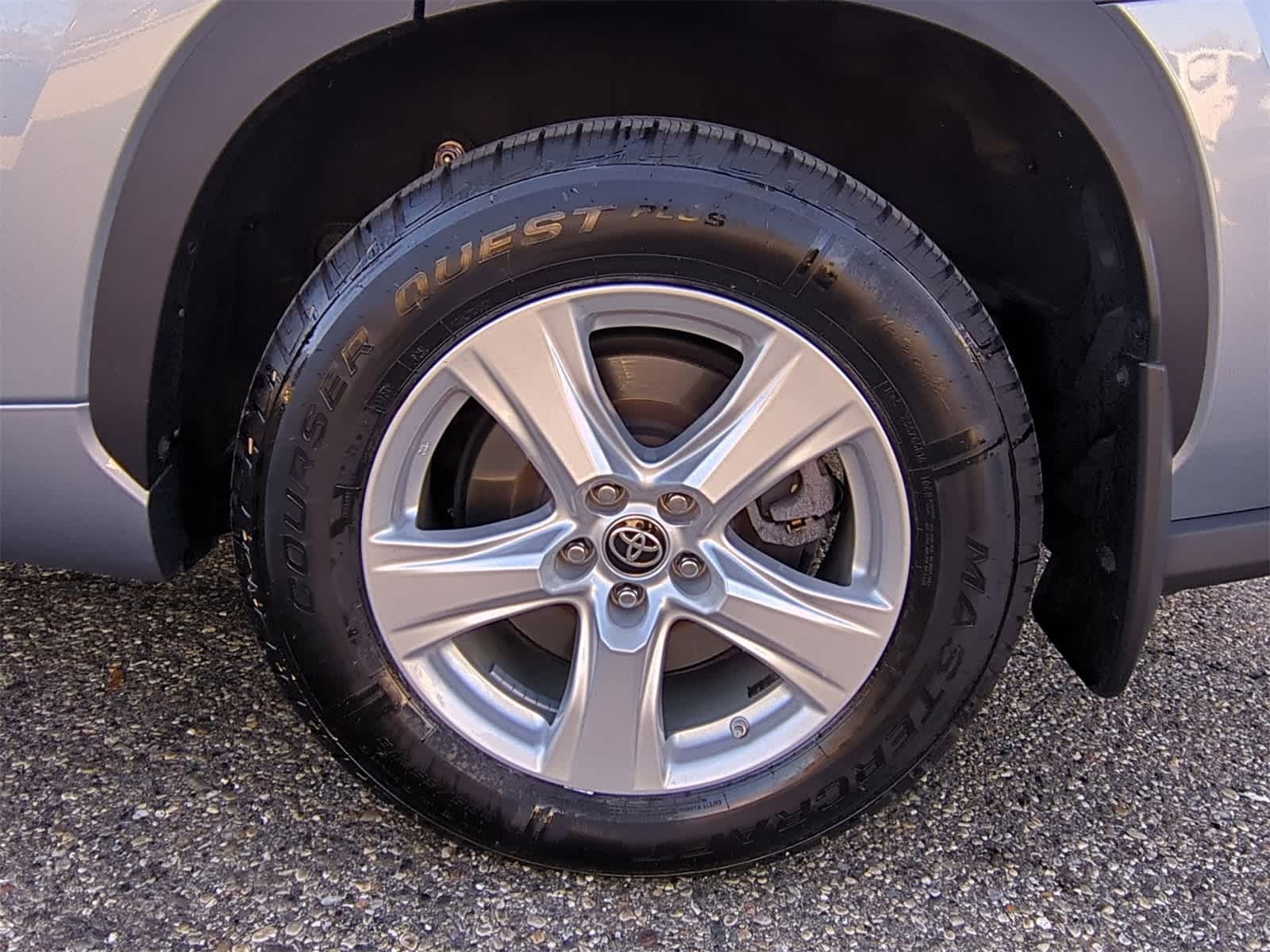 Thumbnail: 2022 Toyota Highlander - 14