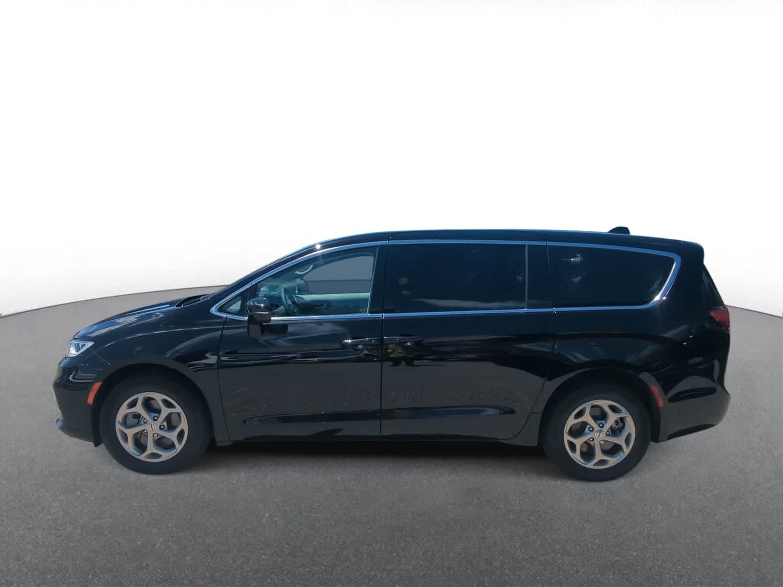 Thumbnail: 2024 Chrysler Pacifica - 5