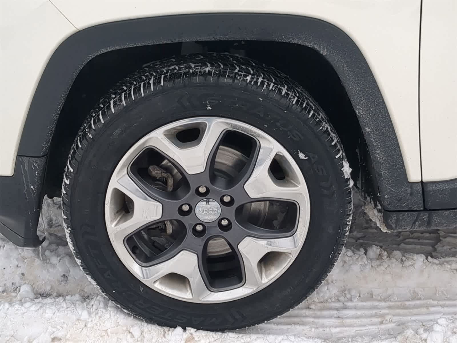 Thumbnail: 2020 Jeep Compass - 21