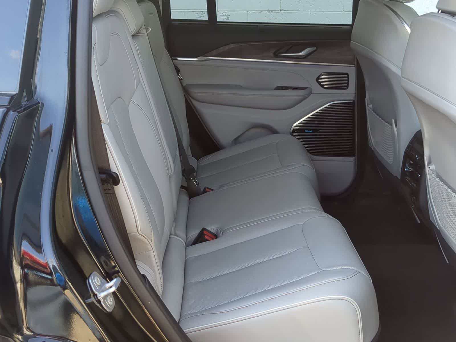 Thumbnail: 2023 Jeep Grand Cherokee - 20