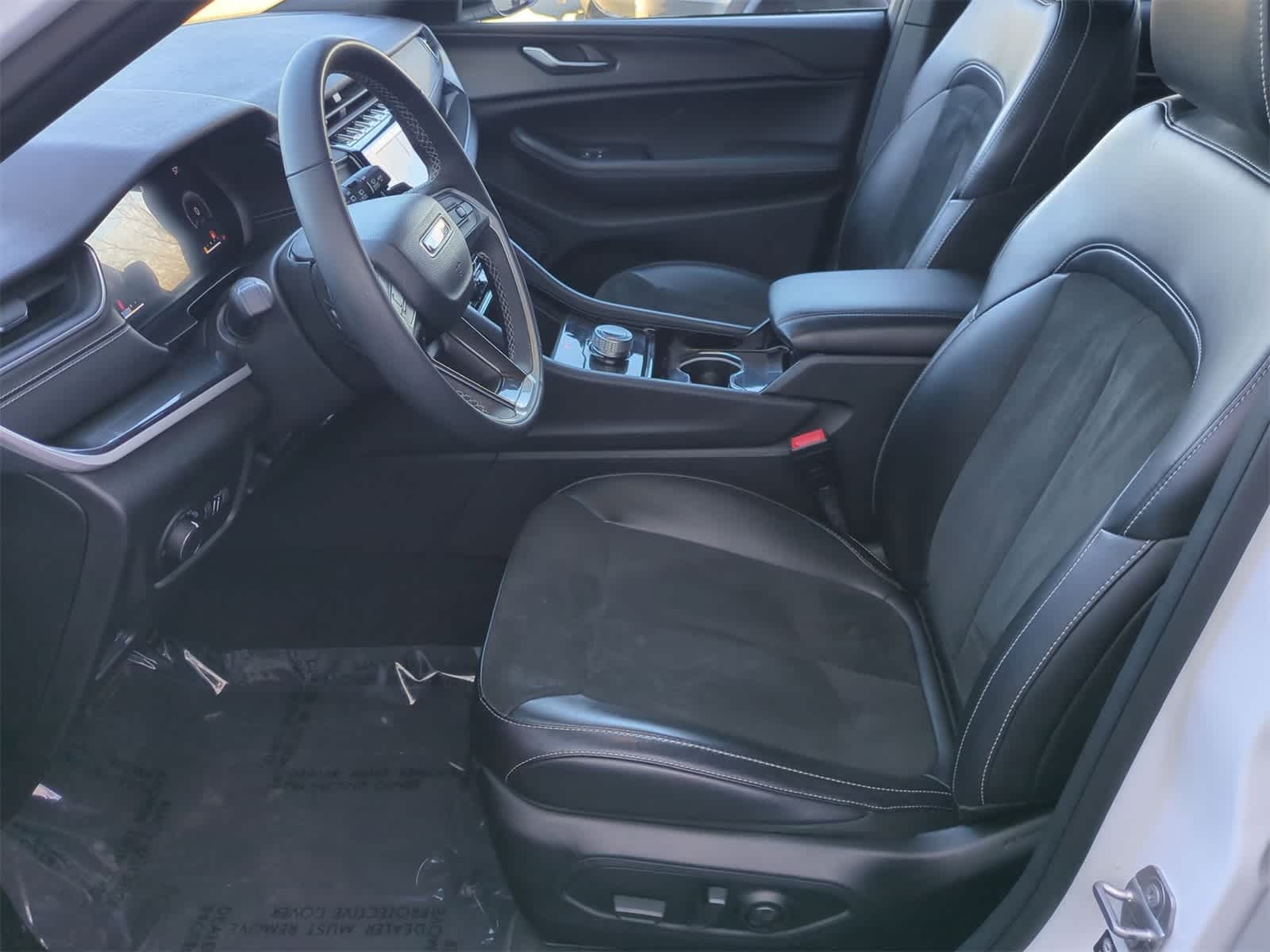 Thumbnail: 2023 Jeep Grand Cherokee L - 16