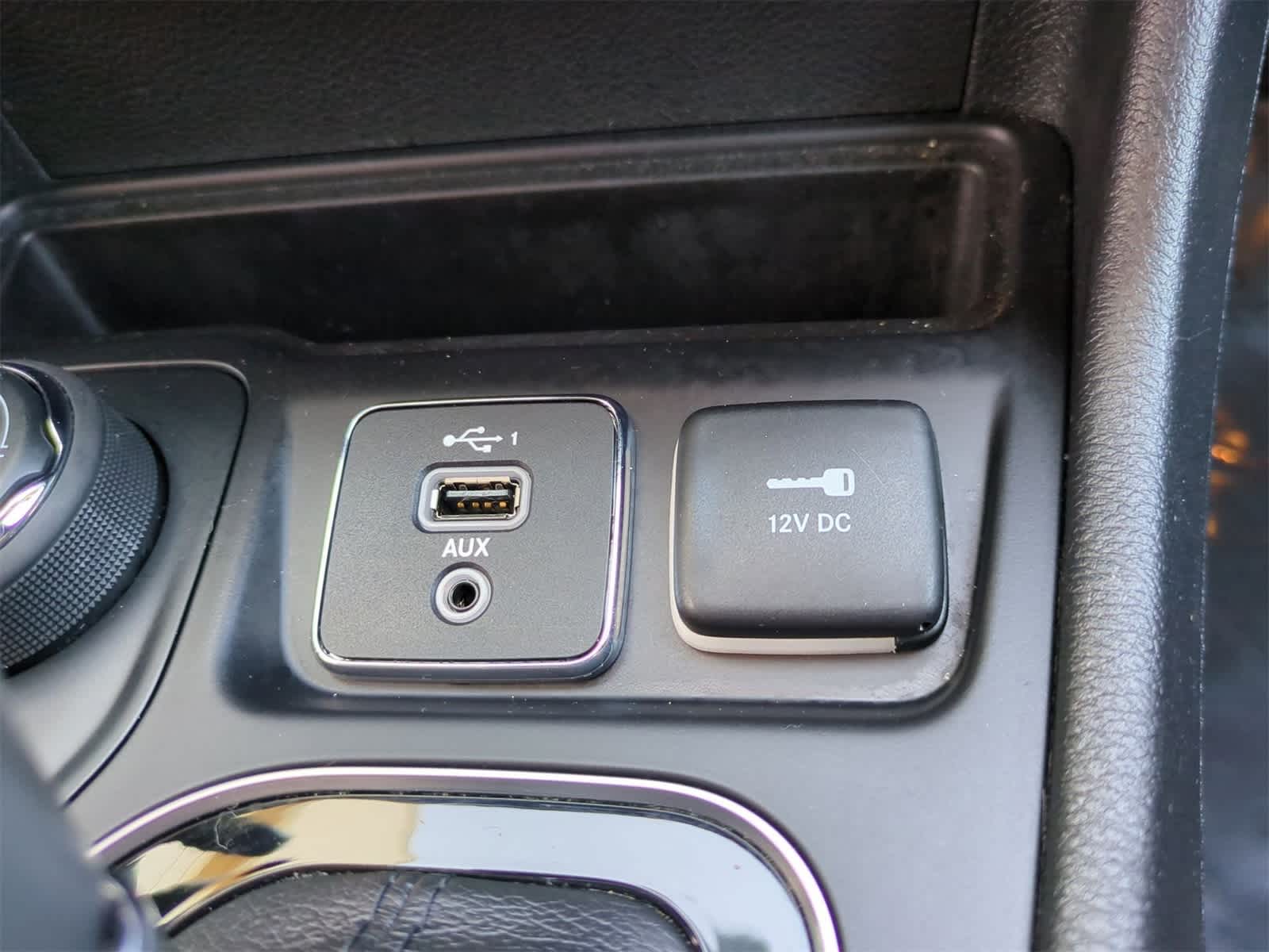 Thumbnail: 2019 Jeep Cherokee - 30