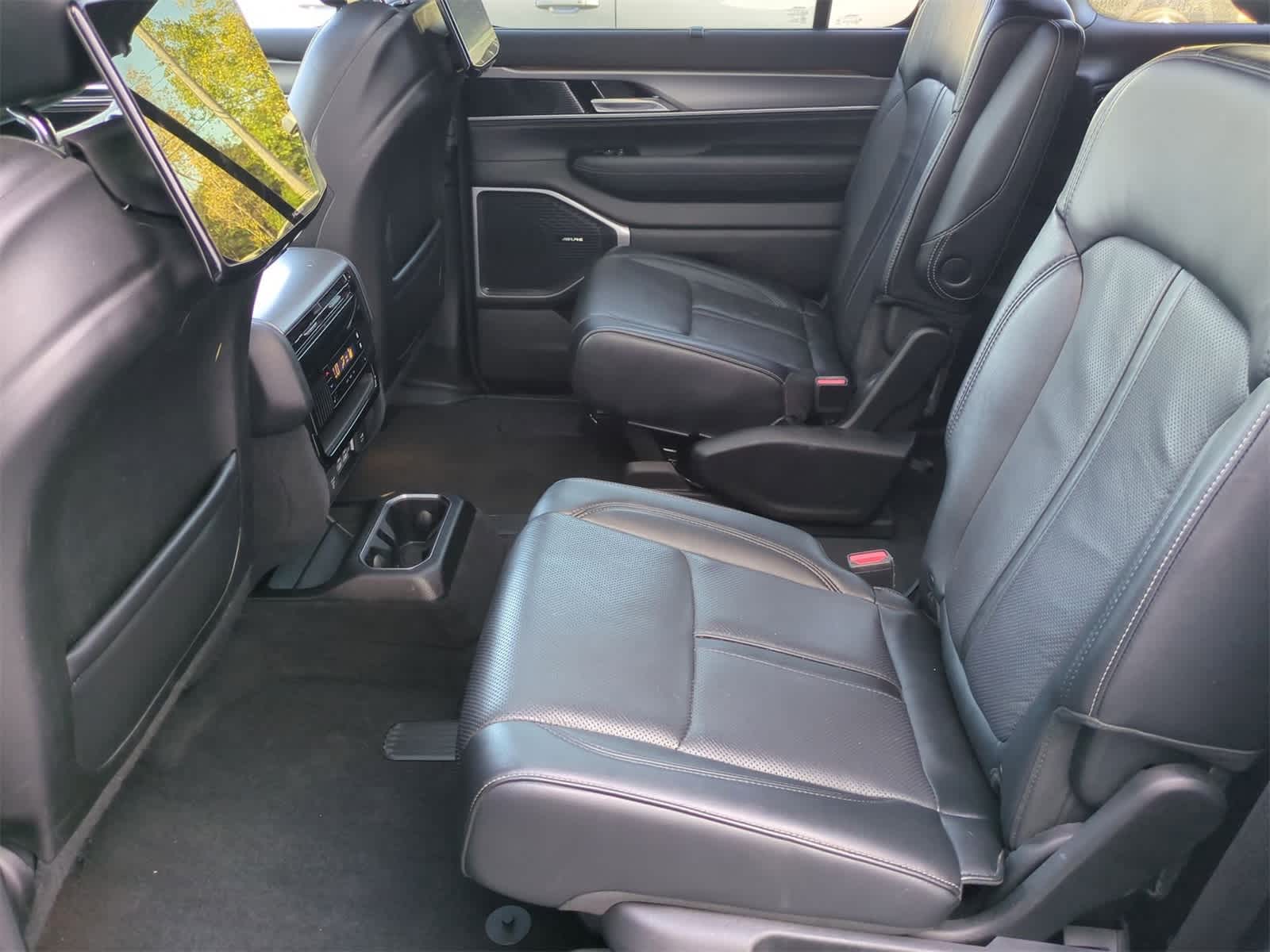 Thumbnail: 2023 Jeep Wagoneer - 19