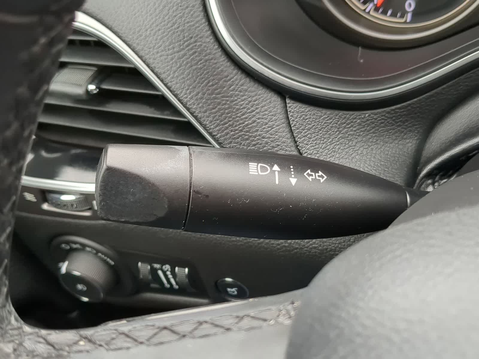 Thumbnail: 2019 Jeep Cherokee - 26