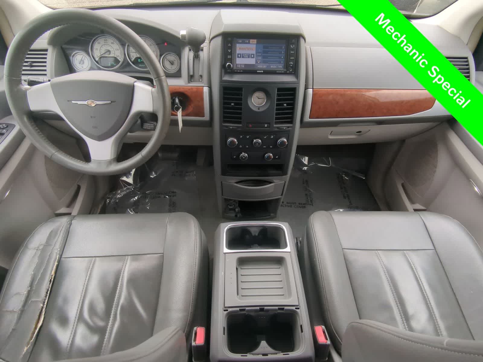Thumbnail: 2008 Chrysler Town & Country - 15