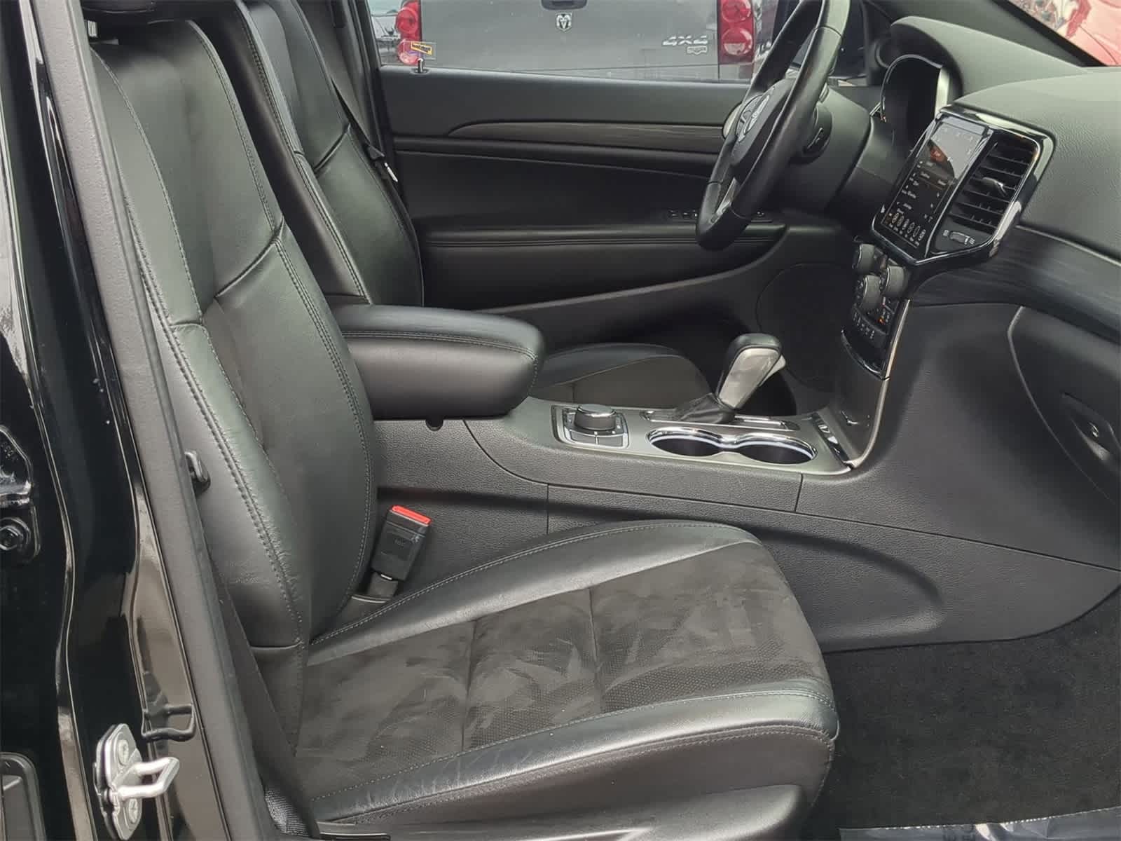 Thumbnail: 2022 Jeep Grand Cherokee - 28