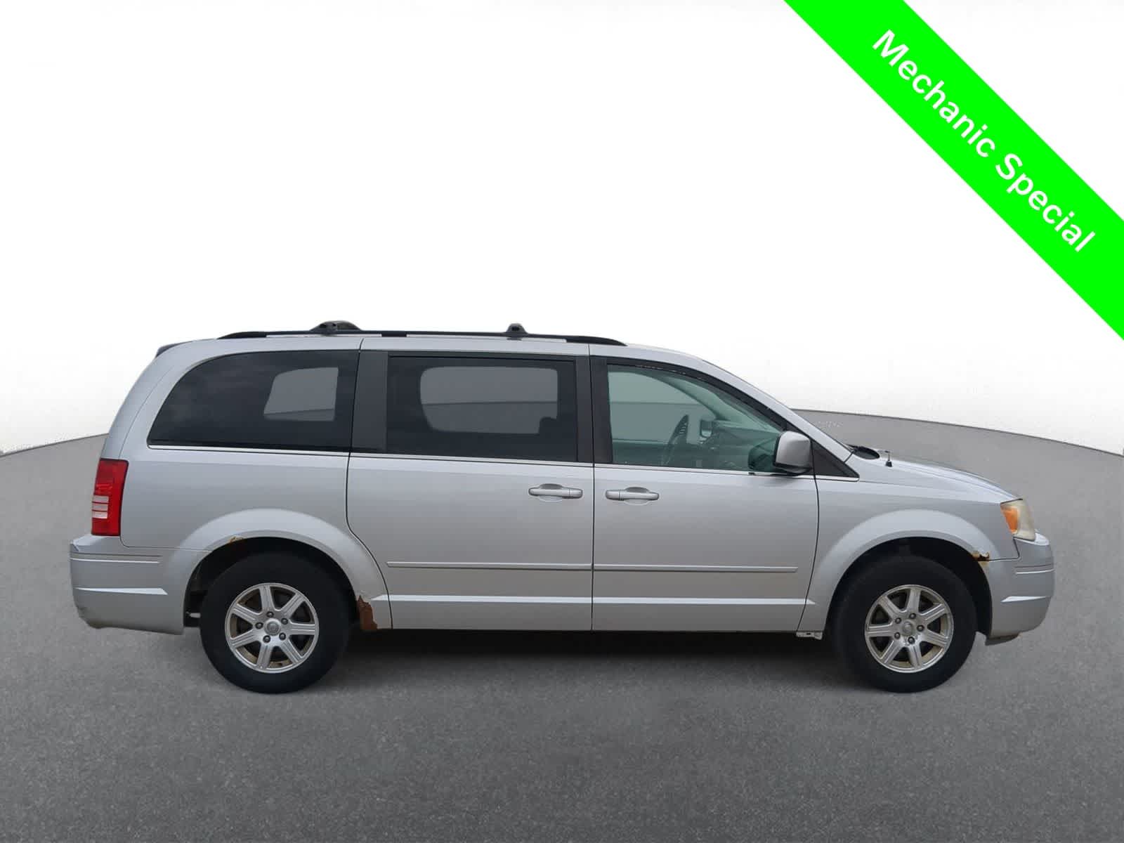 Thumbnail: 2008 Chrysler Town & Country - 9