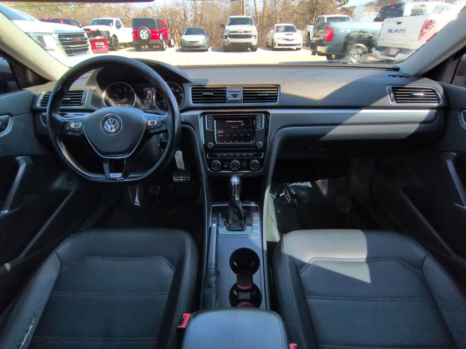 Thumbnail: 2018 Volkswagen Passat - 16