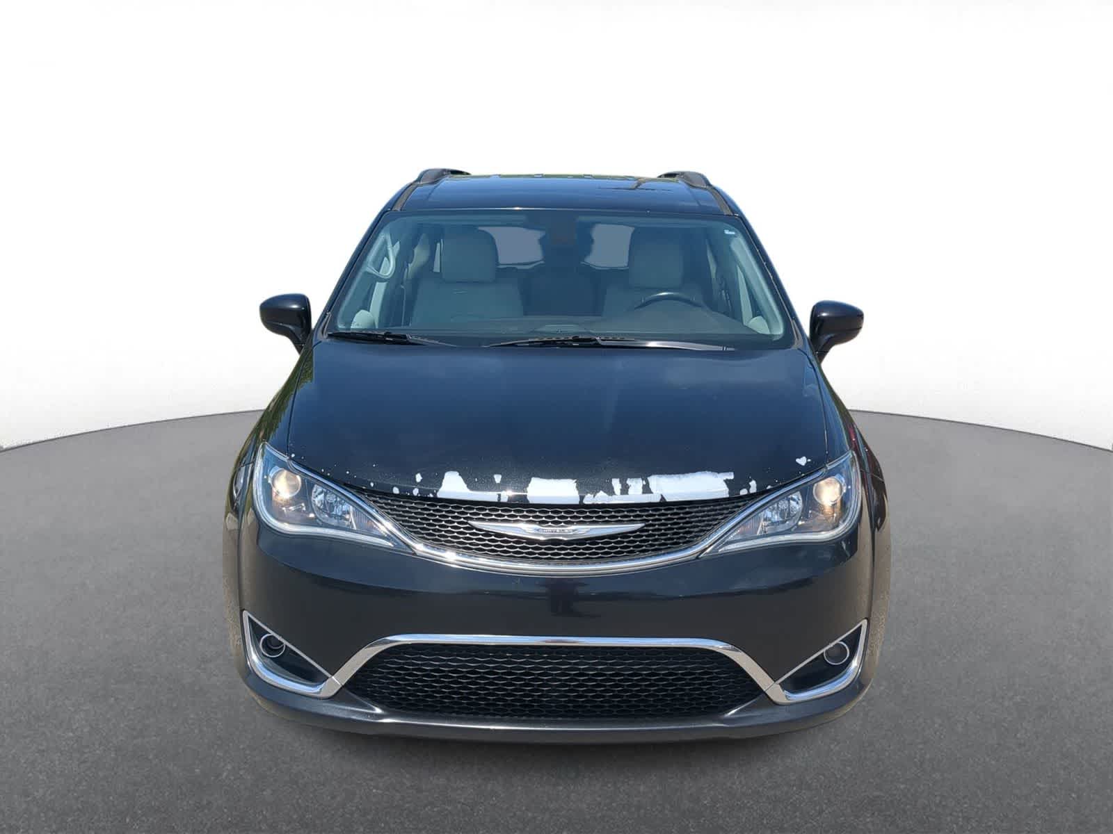Thumbnail: 2017 Chrysler Pacifica - 3