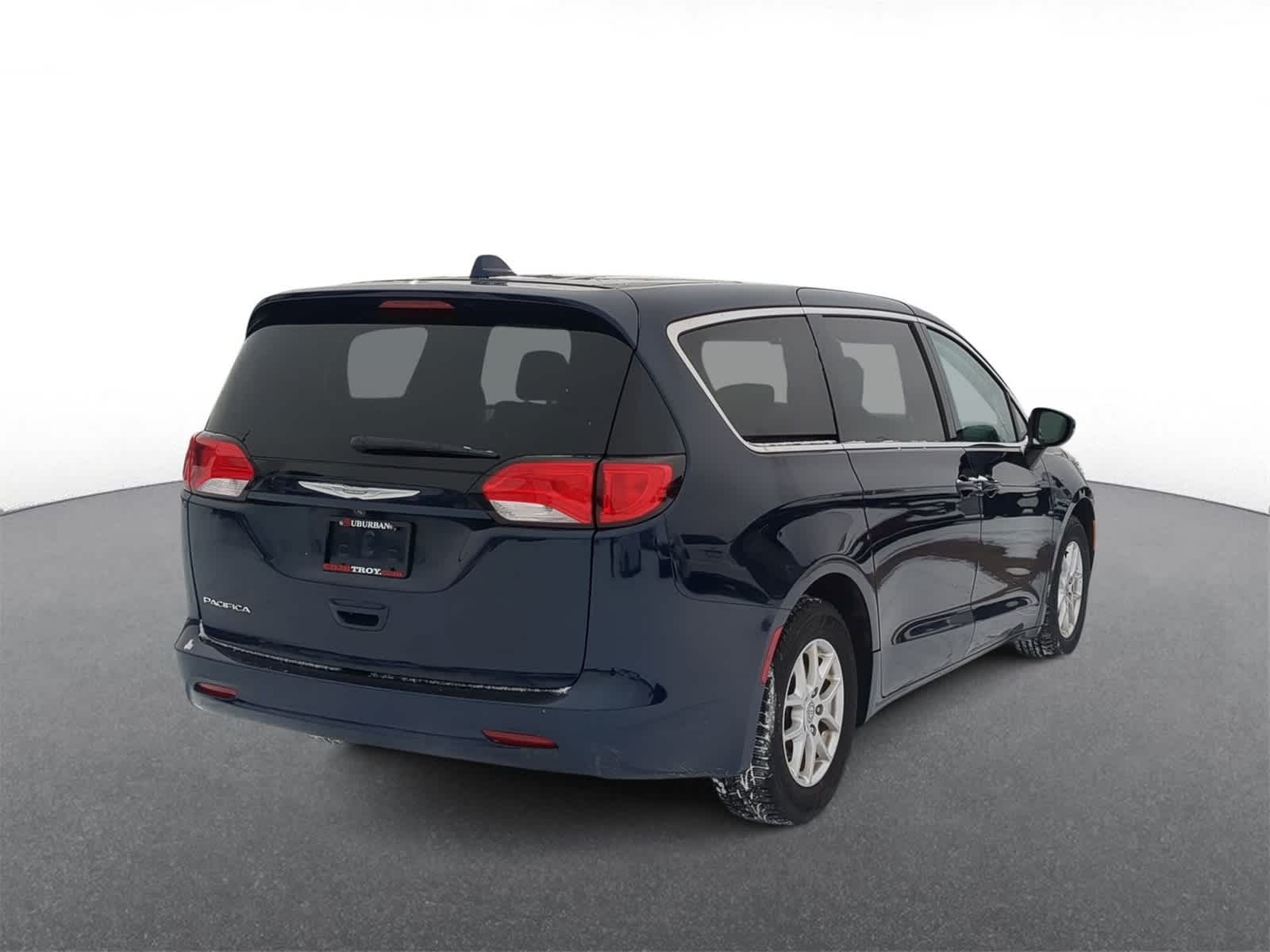 Thumbnail: 2017 Chrysler Pacifica - 8
