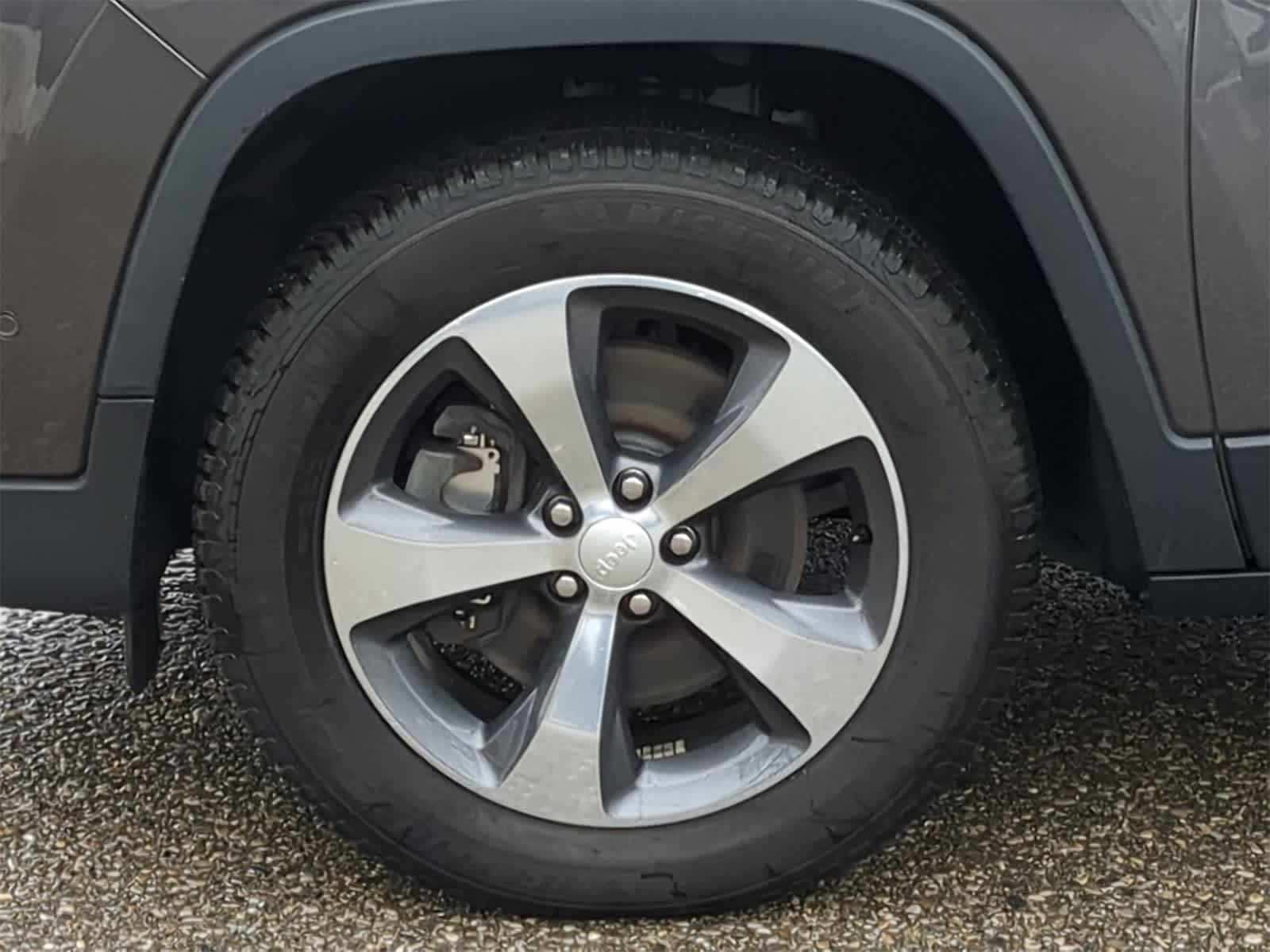 Thumbnail: 2019 Jeep Cherokee - 21