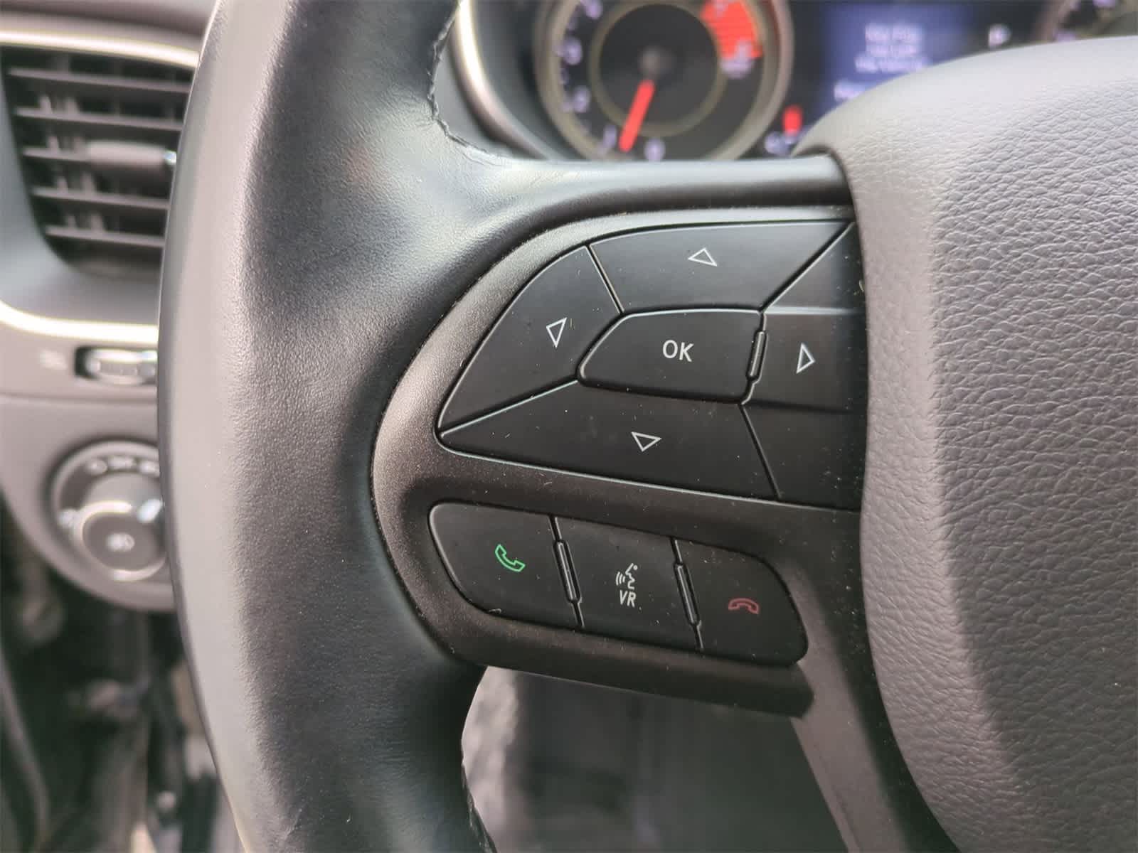 Thumbnail: 2019 Jeep Cherokee - 23