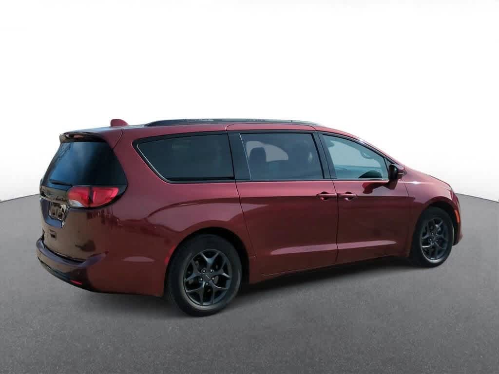 Thumbnail: 2019 Chrysler Pacifica - 8