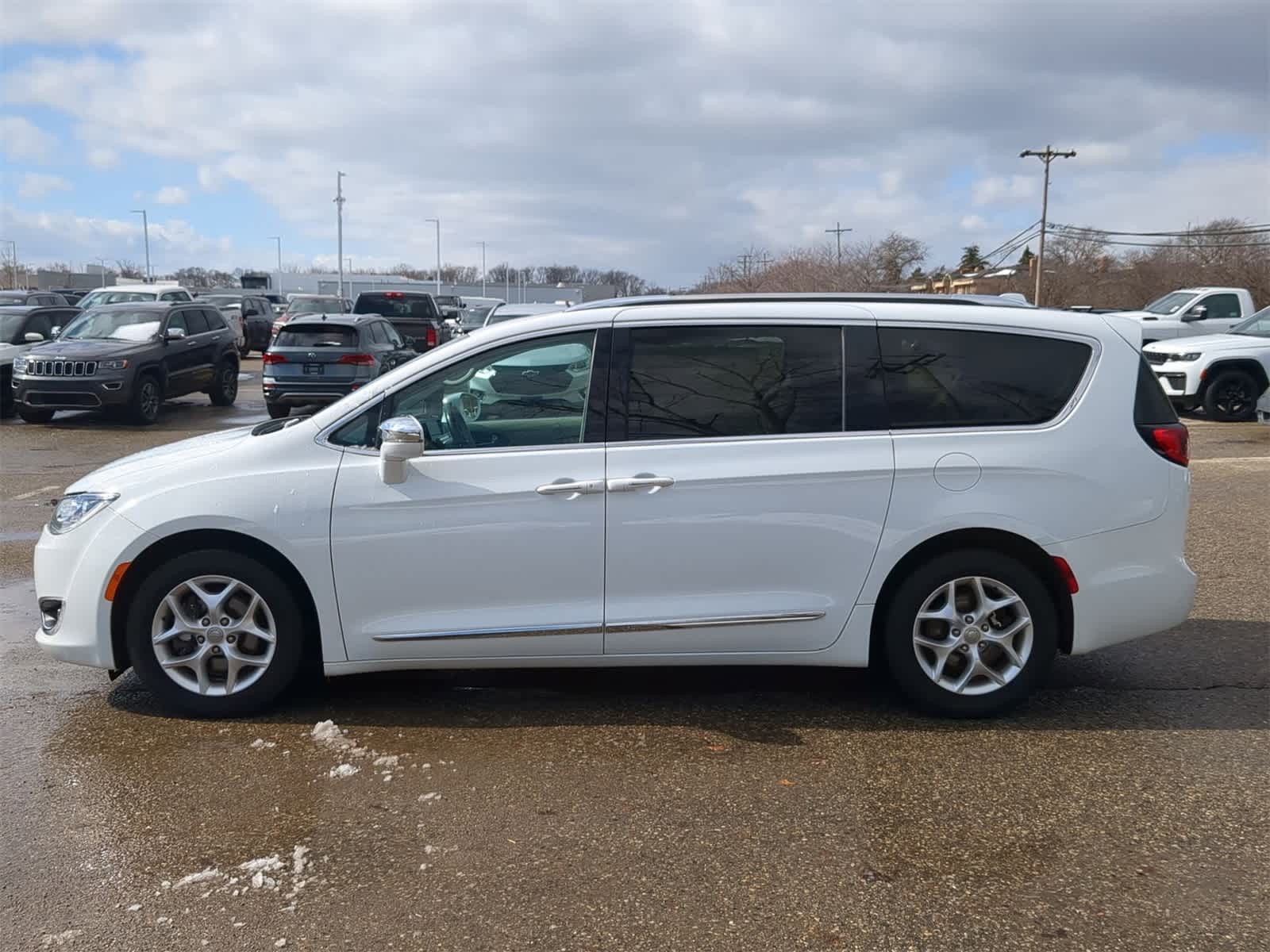 Thumbnail: 2020 Chrysler Pacifica - 11