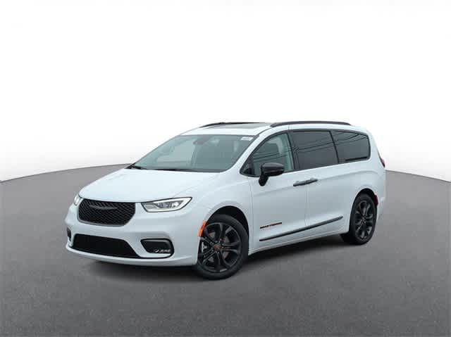 2024 Chrysler Pacifica Touring L -
                Troy, MI