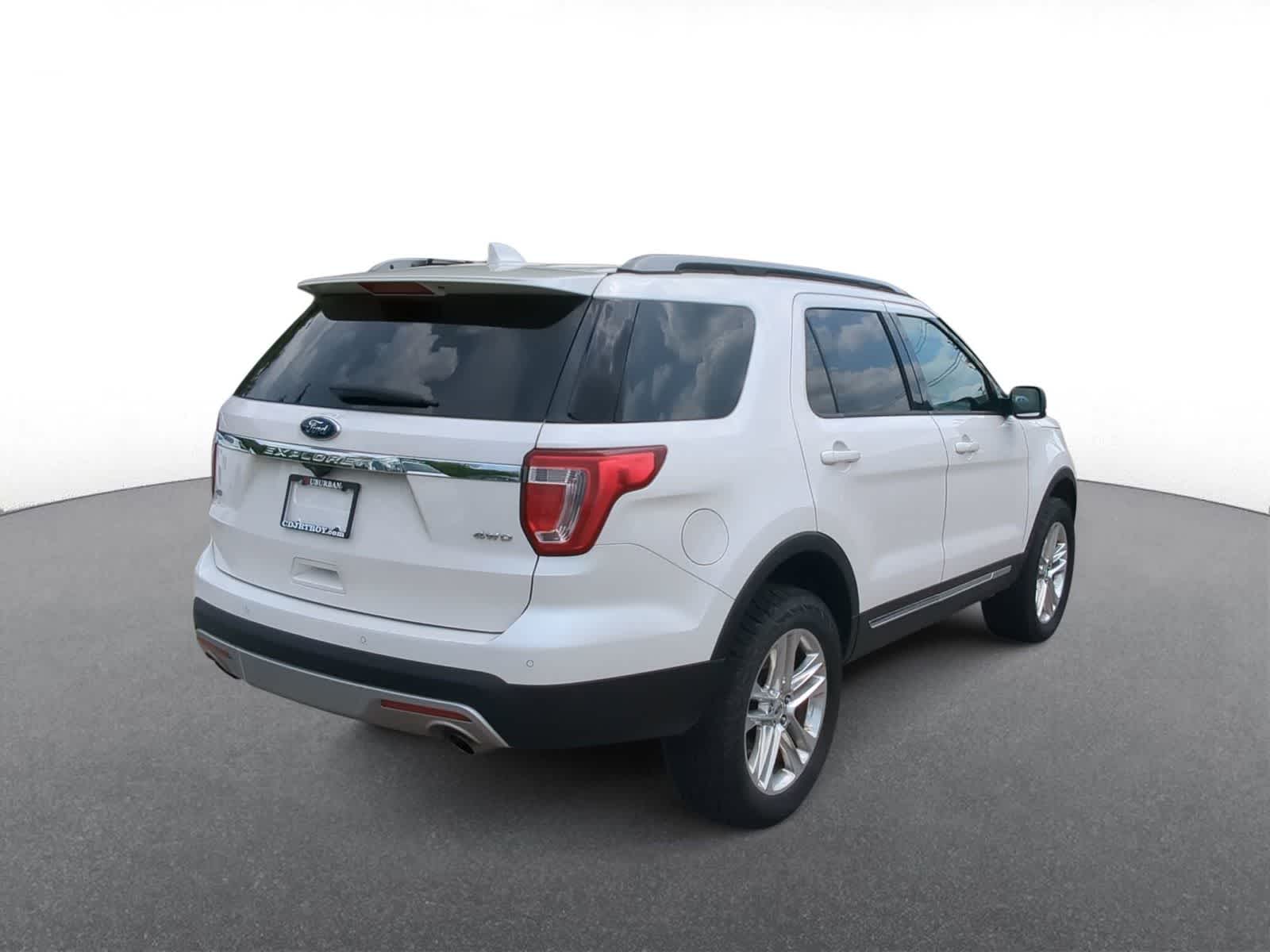 Thumbnail: 2017 Ford Explorer - 8