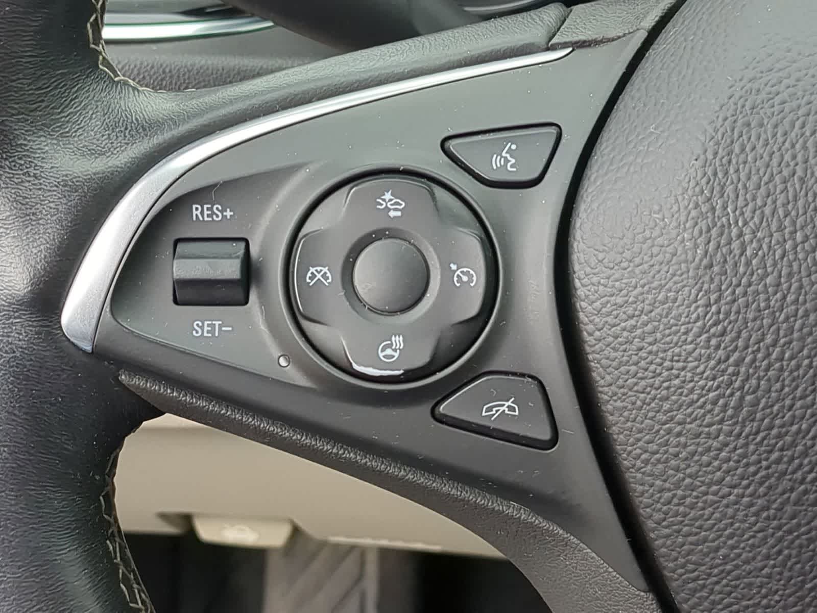 Thumbnail: 2018 Buick Regal - 23