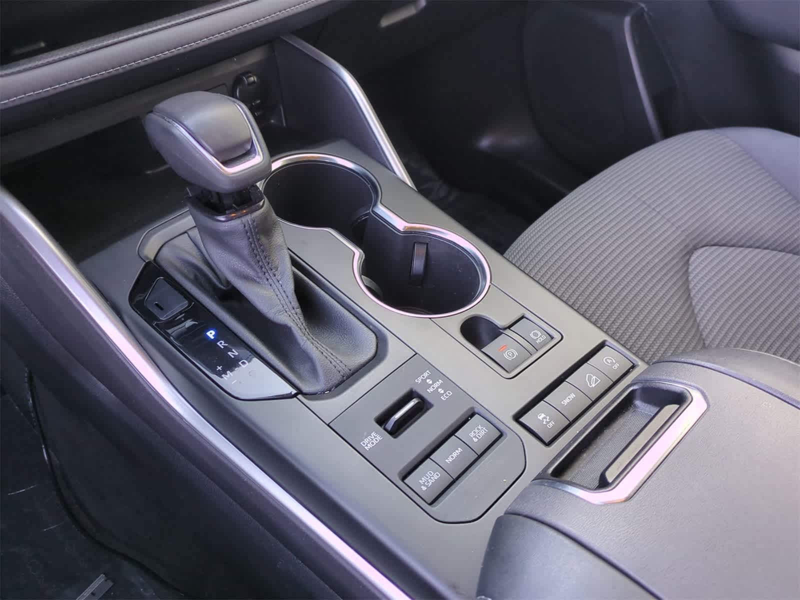 Thumbnail: 2022 Toyota Highlander - 32