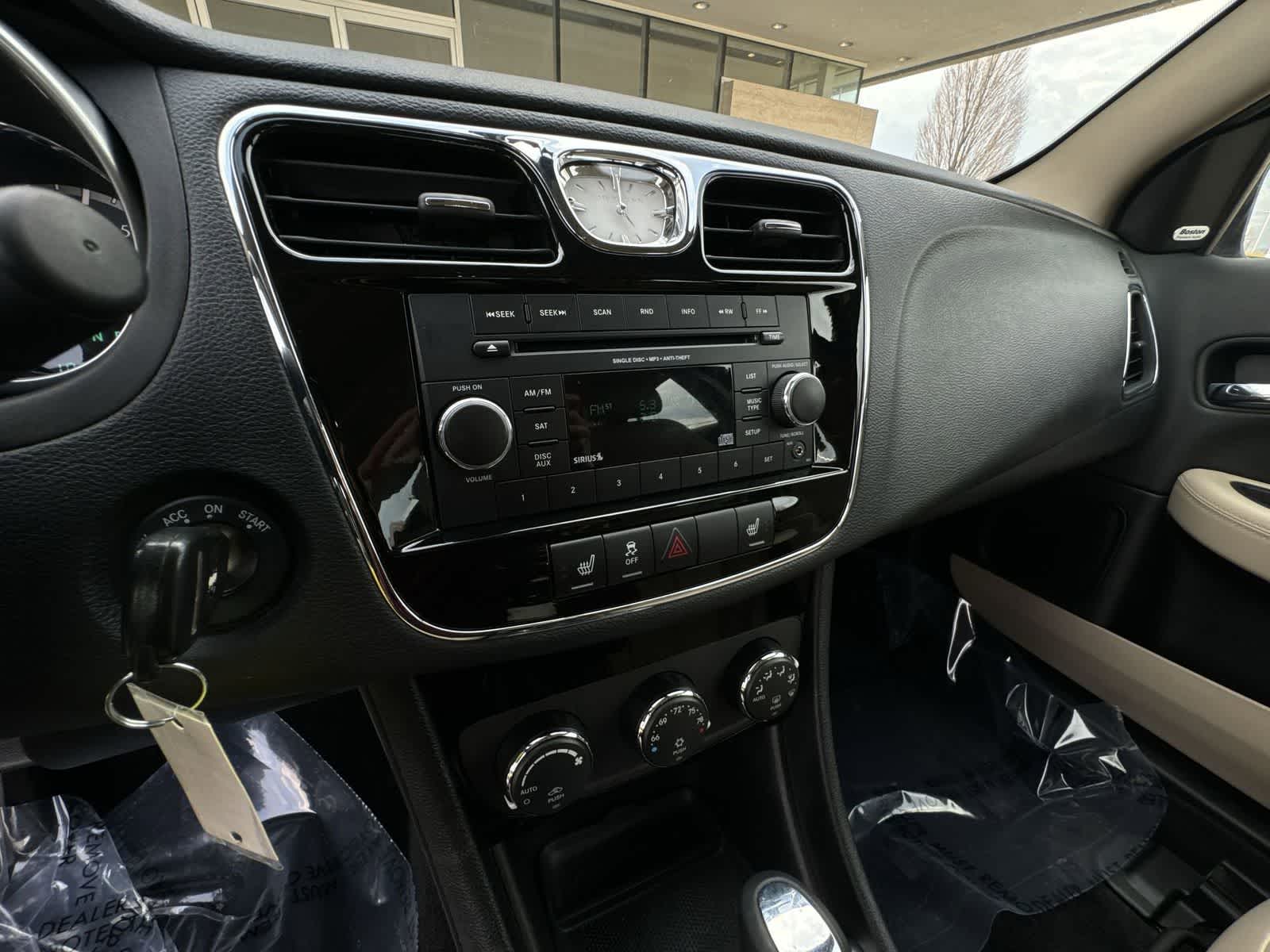 Thumbnail: 2013 Chrysler 200 - 28