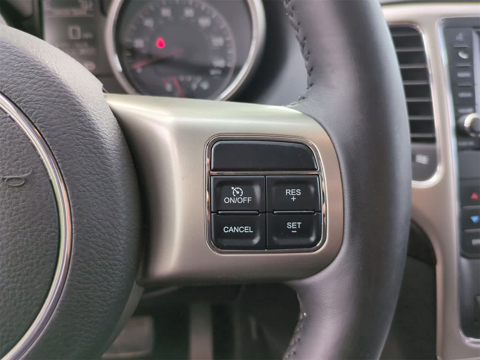 Thumbnail: 2011 Jeep Grand Cherokee - 23