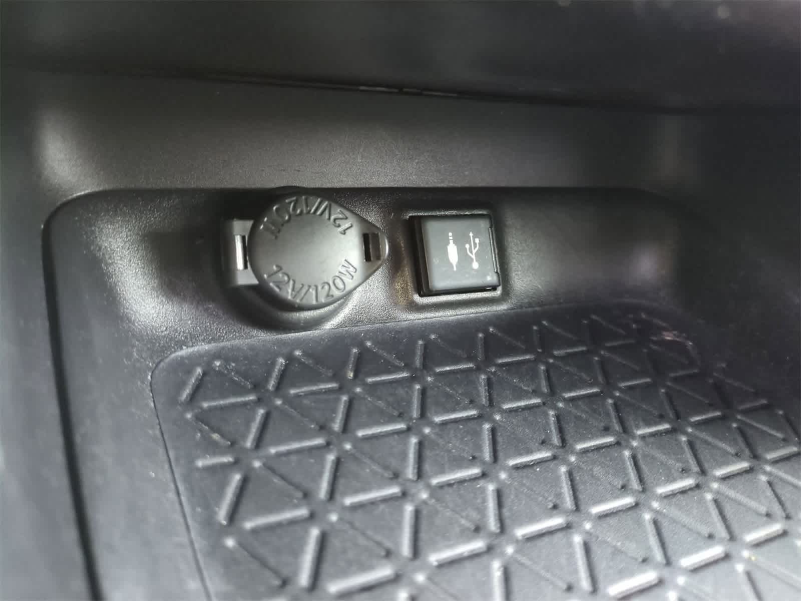 Thumbnail: 2019 Toyota RAV4 - 31