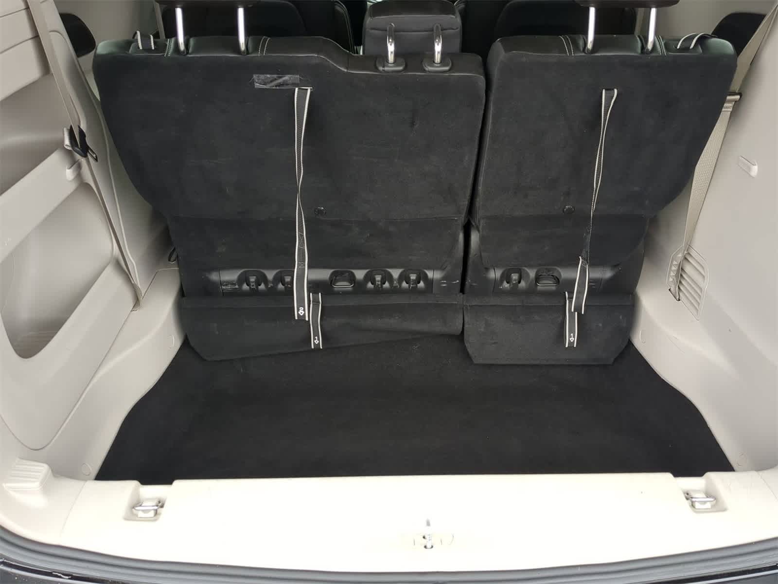 Thumbnail: 2023 Chrysler Pacifica - 32