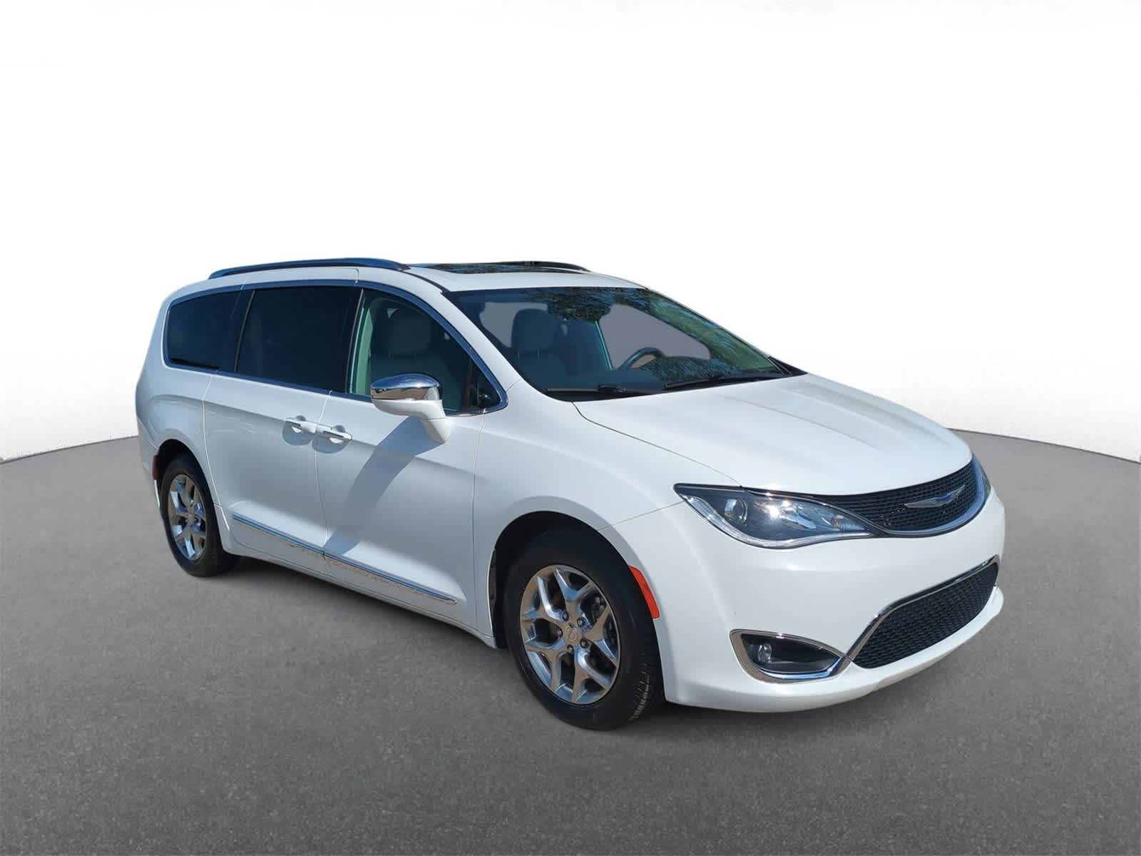 2019 Chrysler Pacifica Limited photo 2