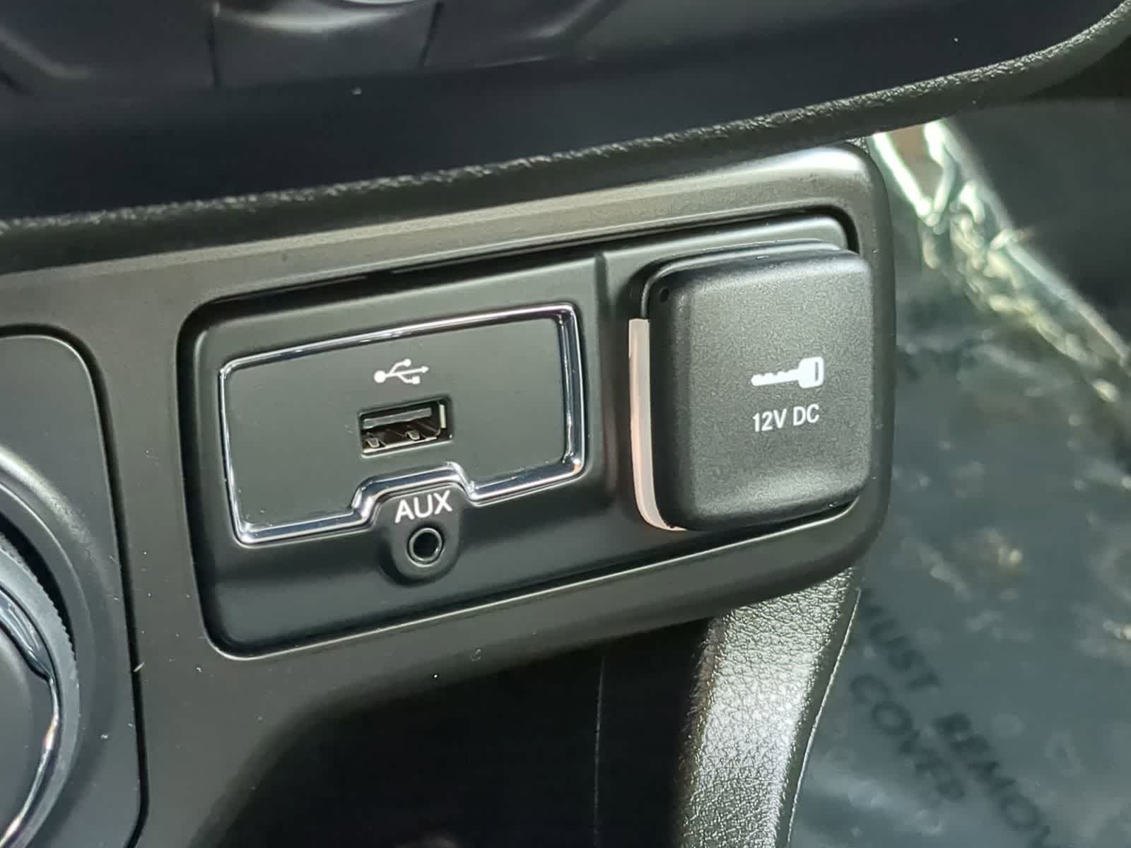 Thumbnail: 2021 Jeep Renegade - 37