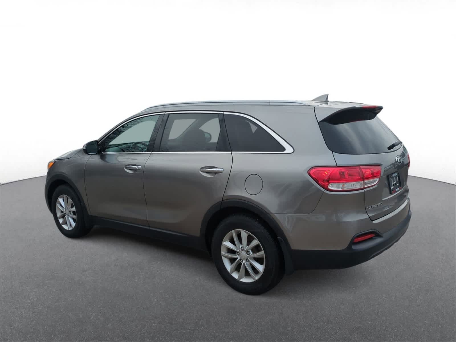 Thumbnail: 2016 Kia Sorento - 6