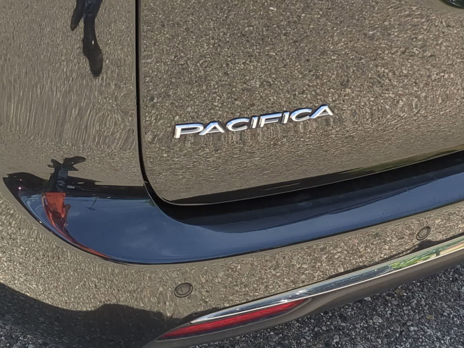Thumbnail: 2017 Chrysler Pacifica - 13