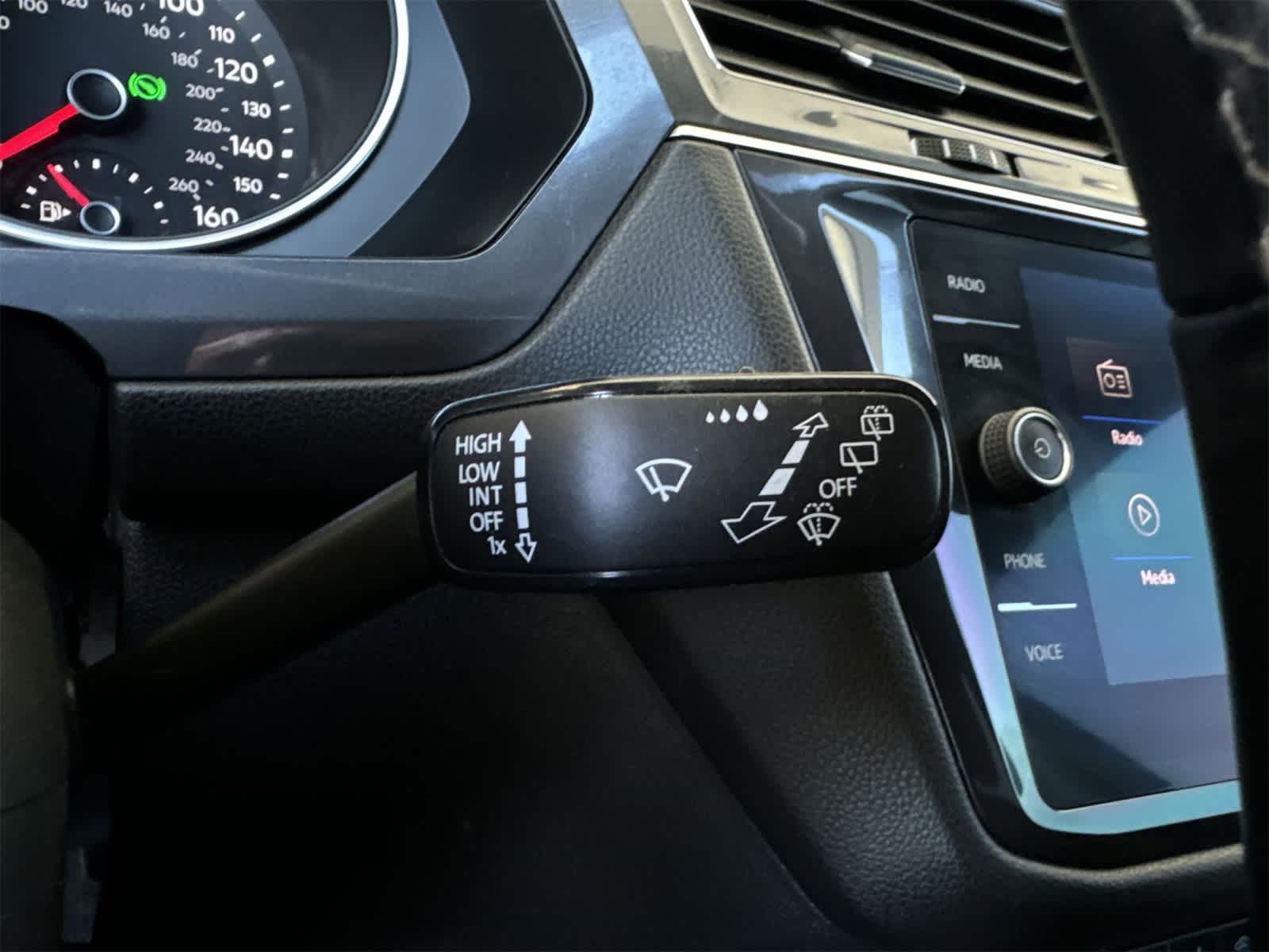 Thumbnail: 2021 Volkswagen Tiguan - 27