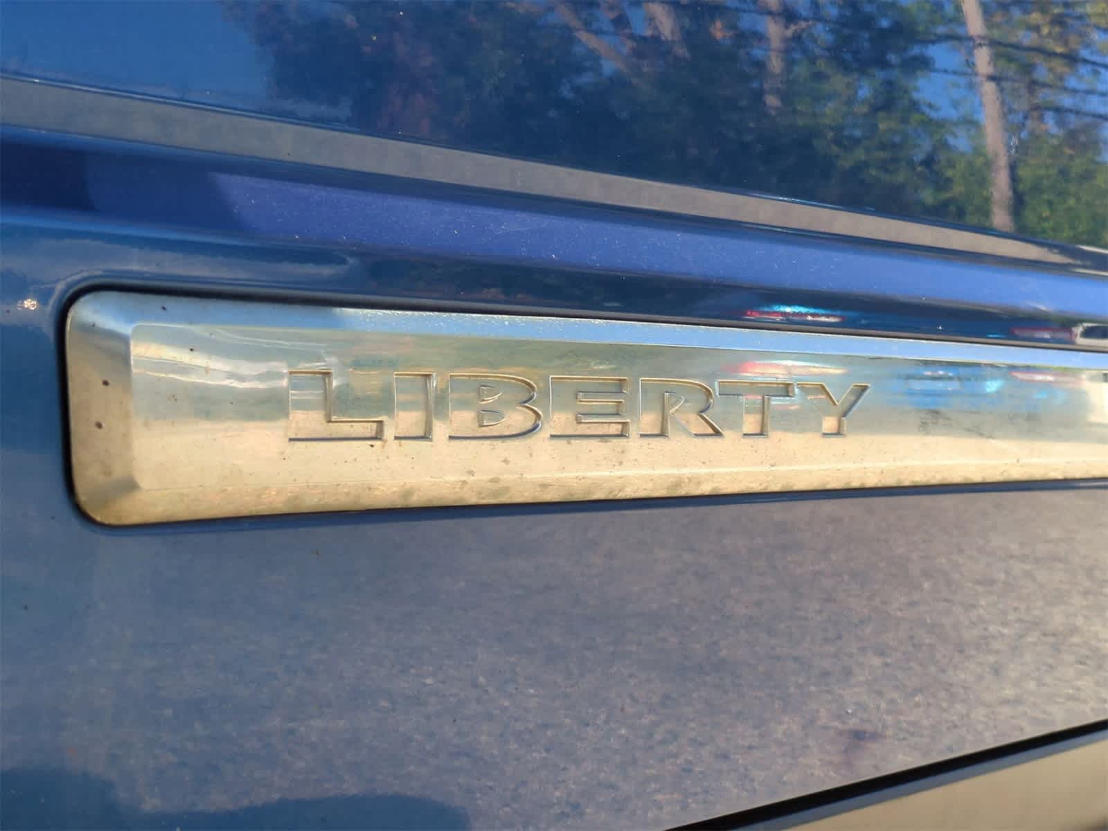 Thumbnail: 2010 Jeep Liberty - 13