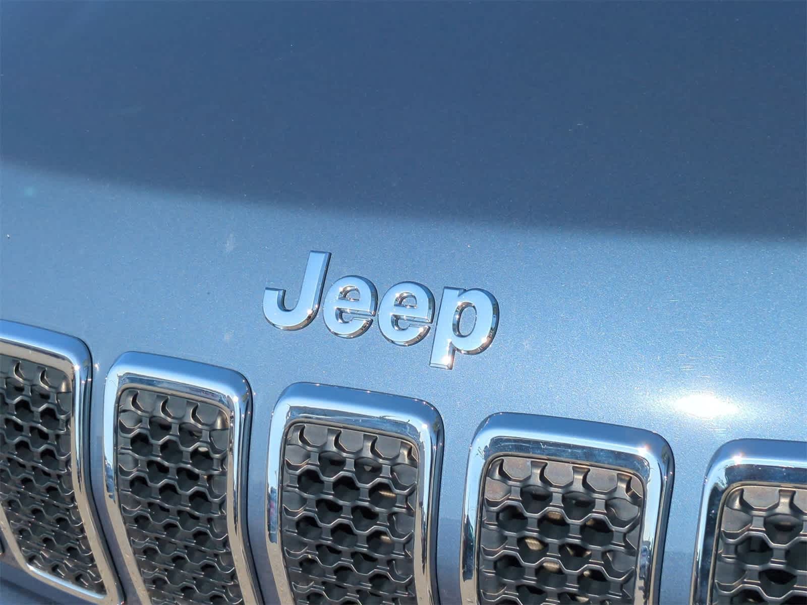 Thumbnail: 2019 Jeep Cherokee - 12