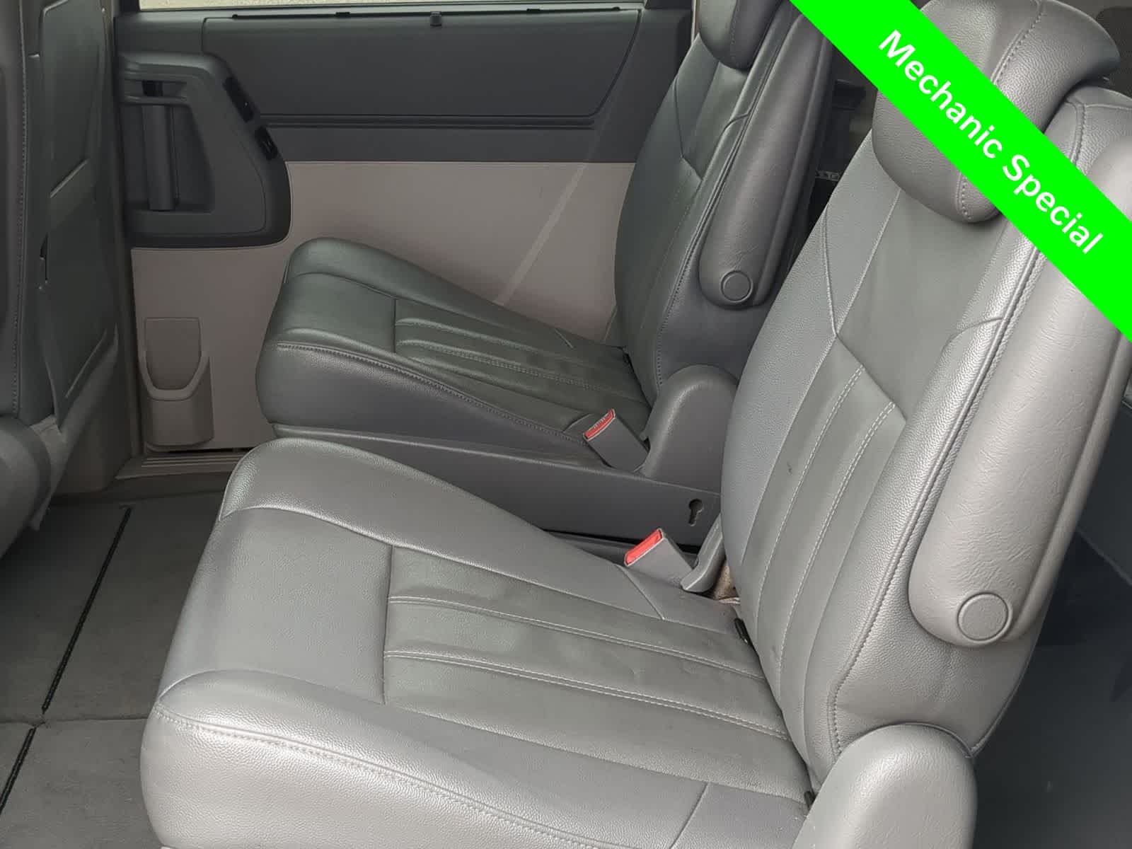 Thumbnail: 2008 Chrysler Town & Country - 19