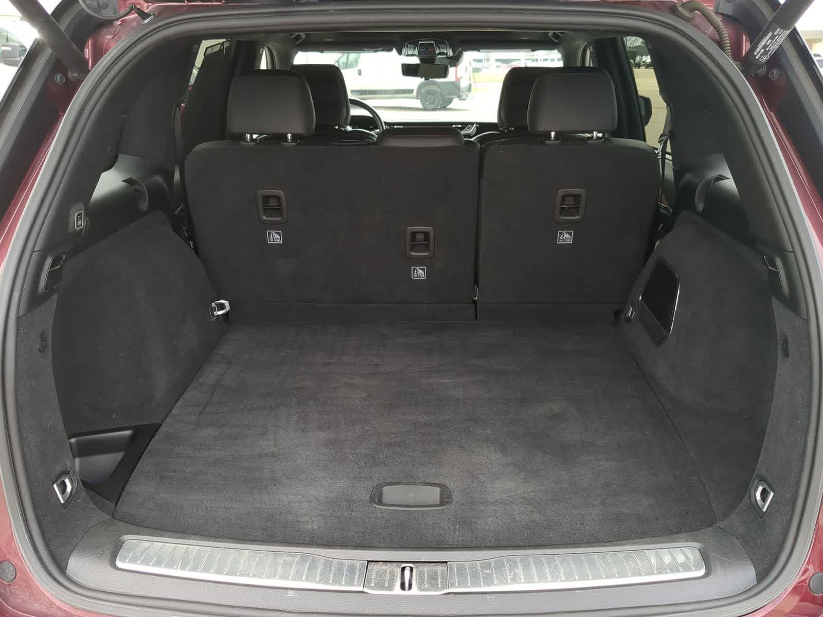 Thumbnail: 2022 Jeep Grand Cherokee - 34