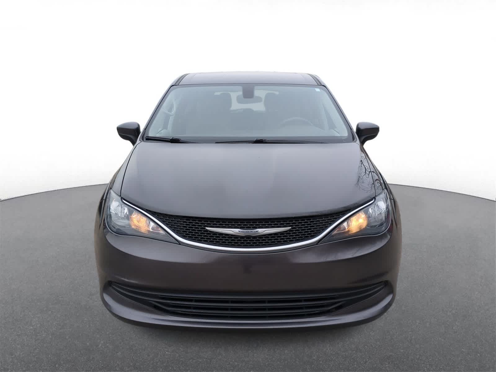 Thumbnail: 2017 Chrysler Pacifica - 3