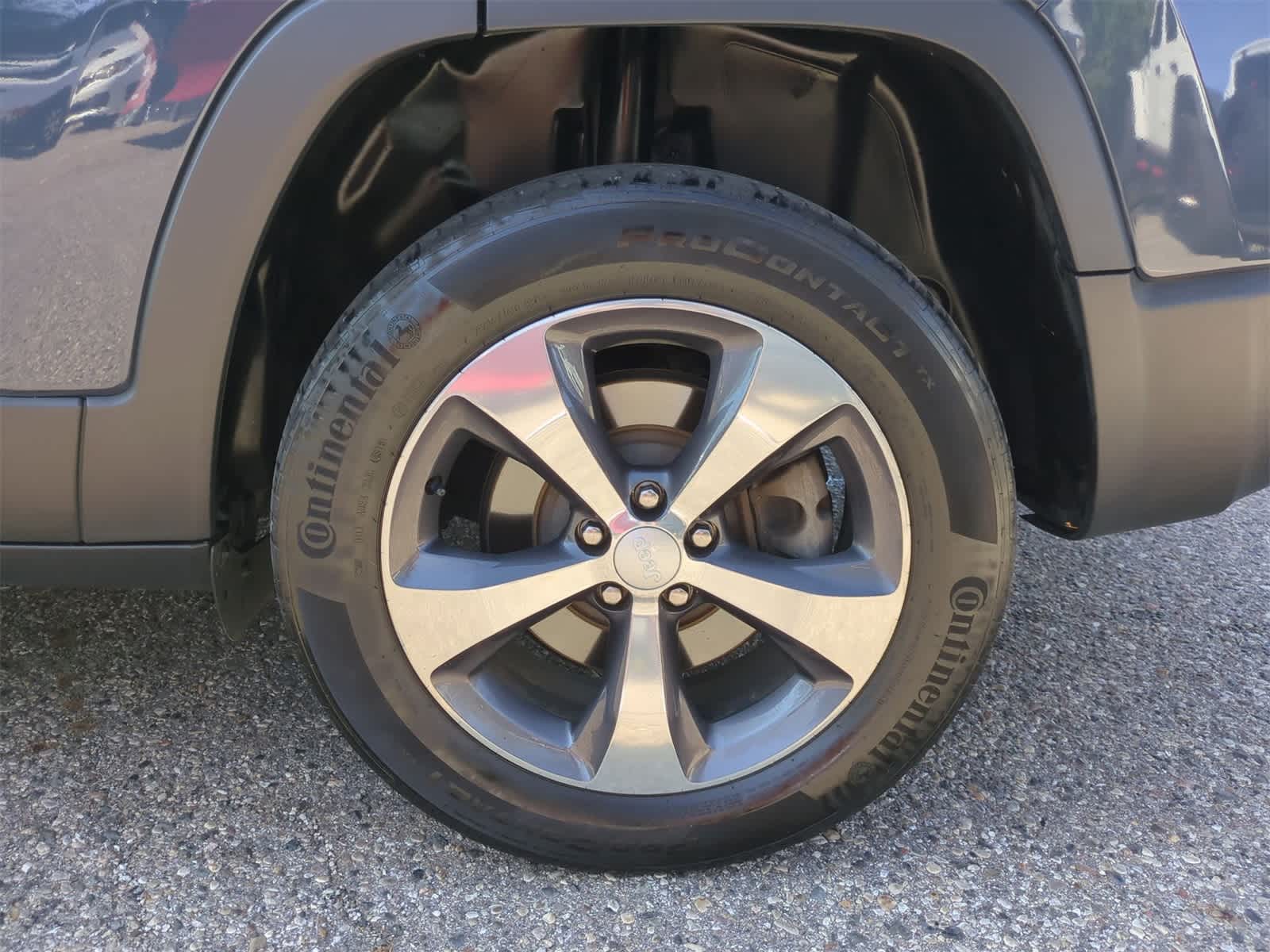 Thumbnail: 2019 Jeep Cherokee - 14