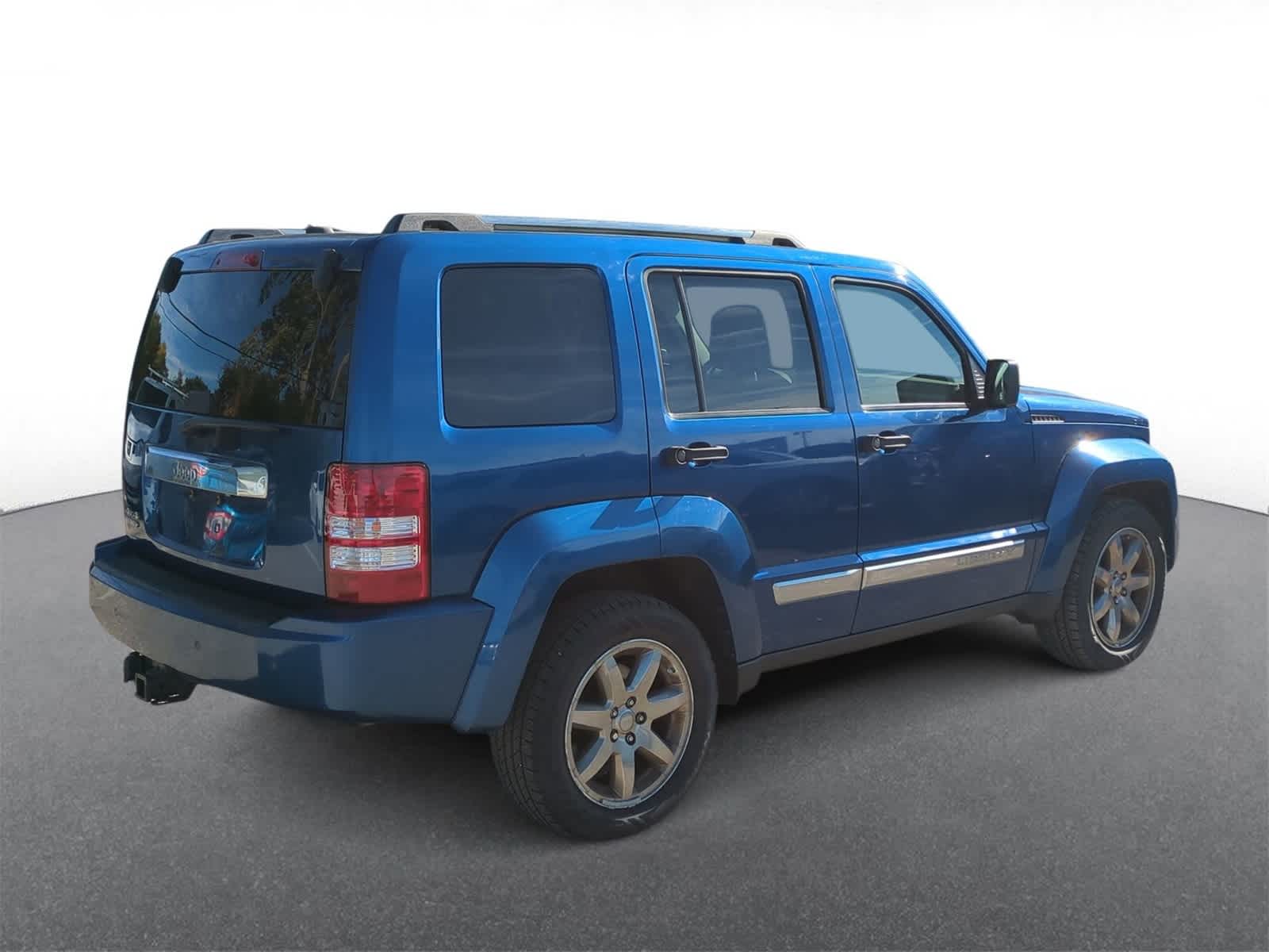 Thumbnail: 2010 Jeep Liberty - 8
