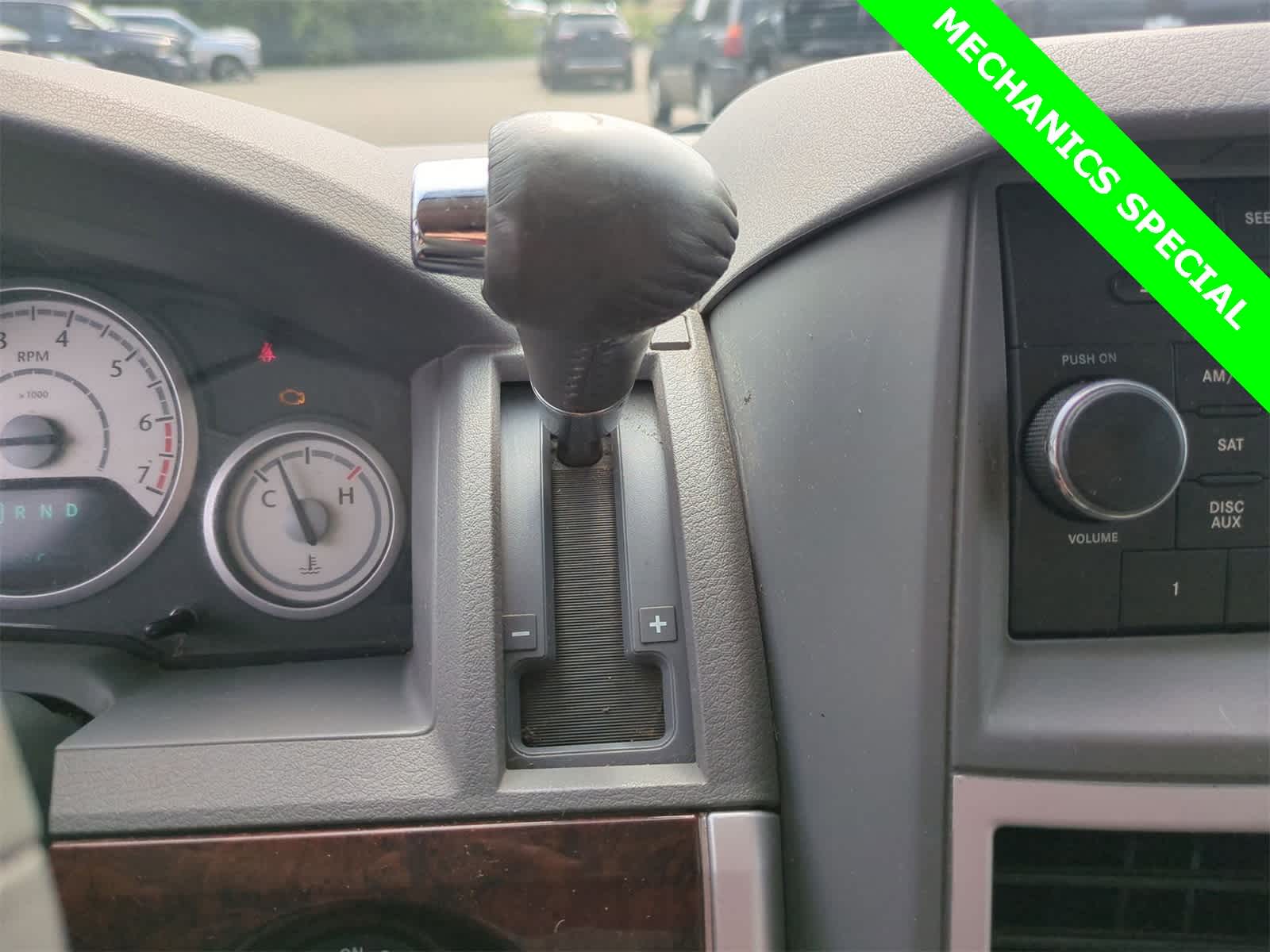 Thumbnail: 2009 Chrysler Town & Country - 23