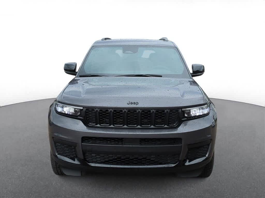 2023 Jeep Grand Cherokee Altitude photo 3