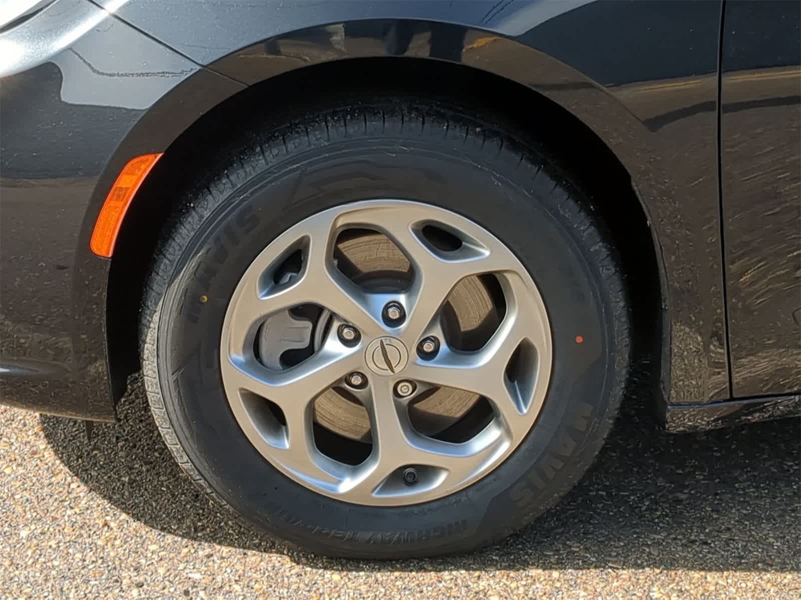 Thumbnail: 2023 Chrysler Pacifica - 21