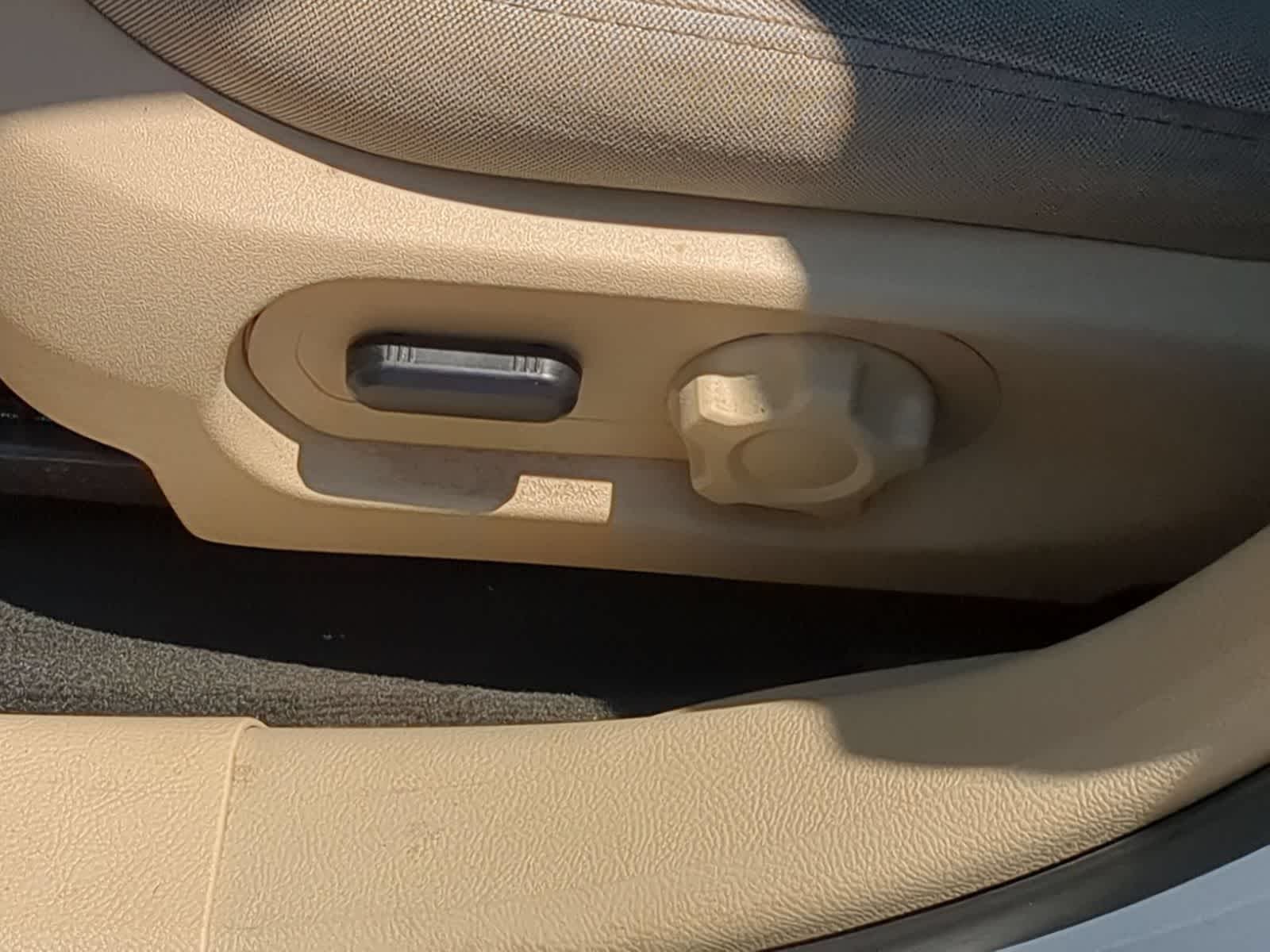 Thumbnail: 2015 Ford Taurus - 17