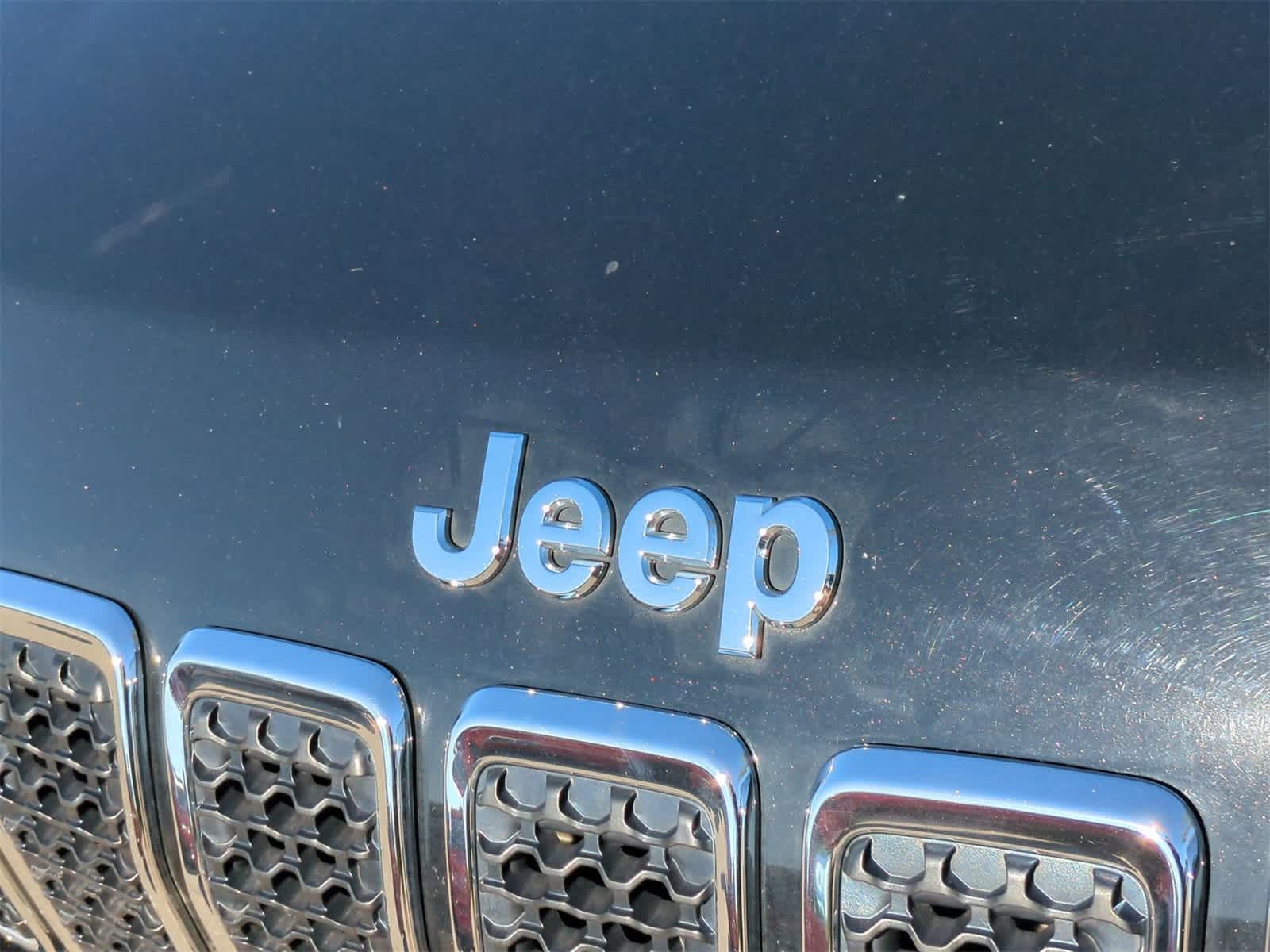 Thumbnail: 2019 Jeep Cherokee - 12