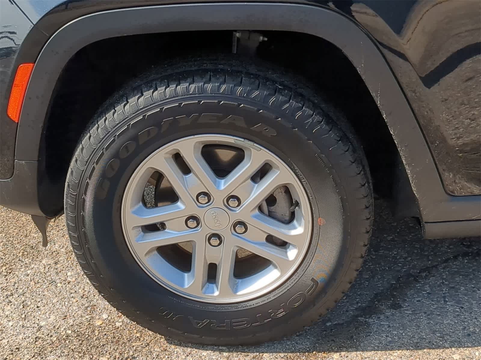 Thumbnail: 2023 Jeep Grand Cherokee - 21