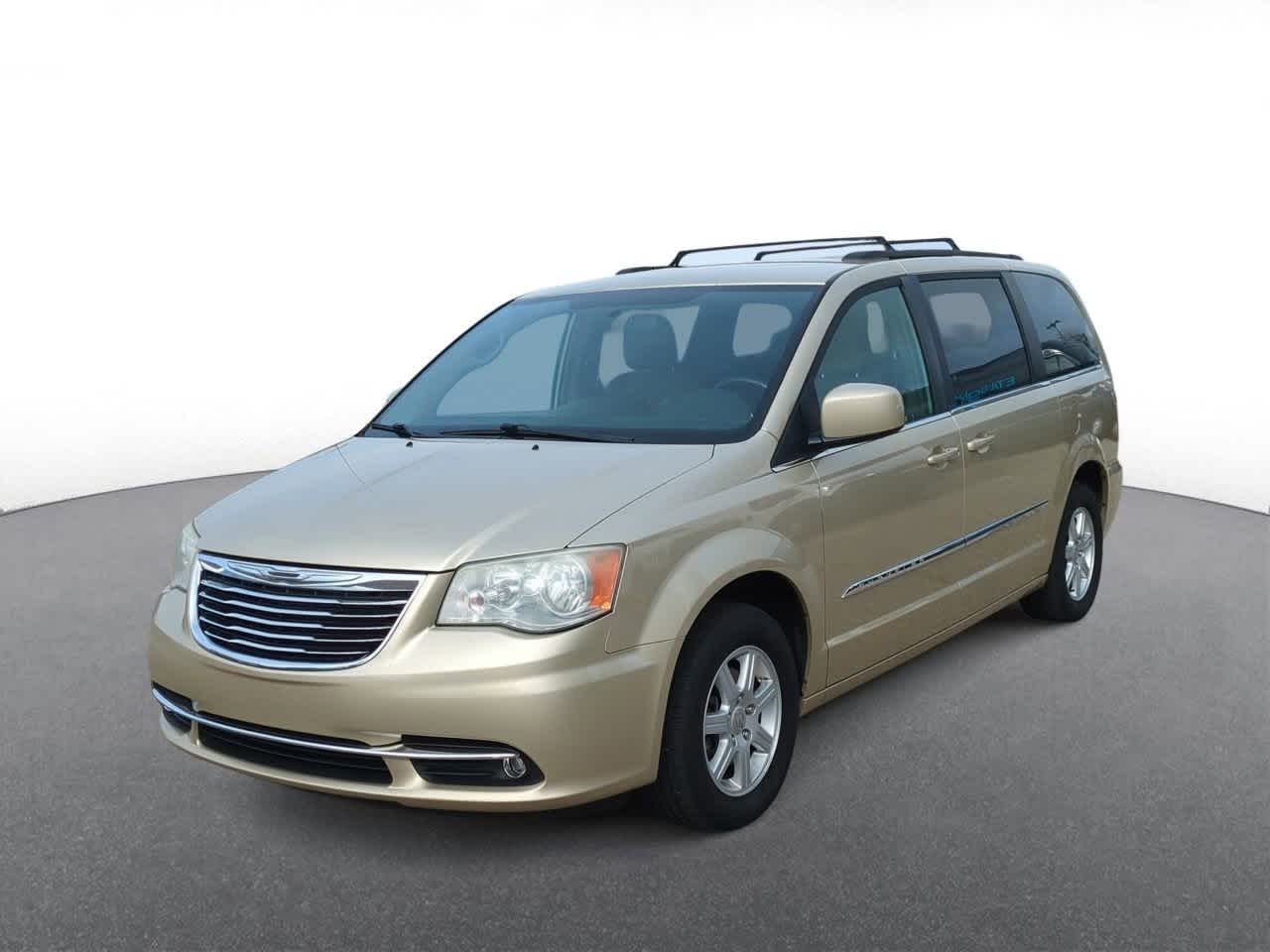 Thumbnail: 2011 Chrysler Town & Country - 4