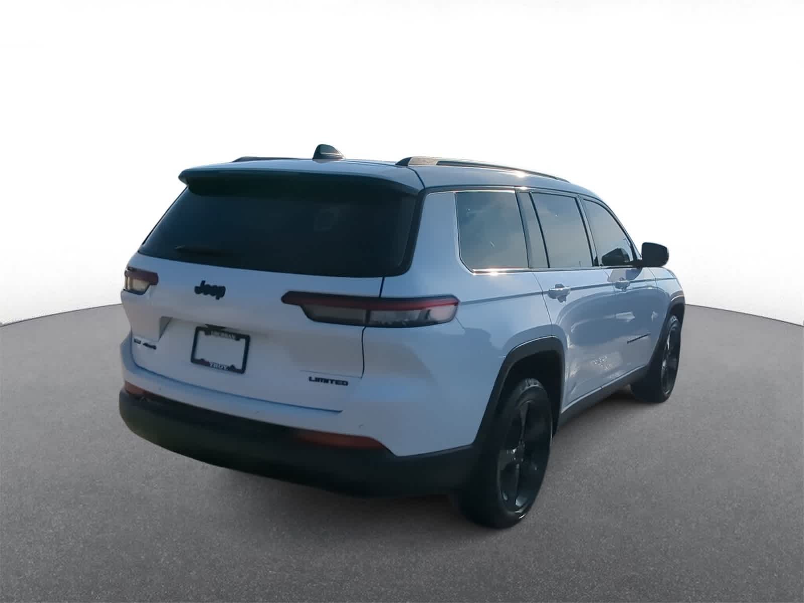 Thumbnail: 2022 Jeep Grand Cherokee L - 8