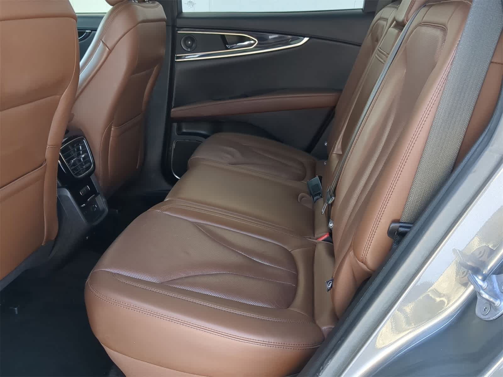 Thumbnail: 2022 Lincoln Nautilus - 26